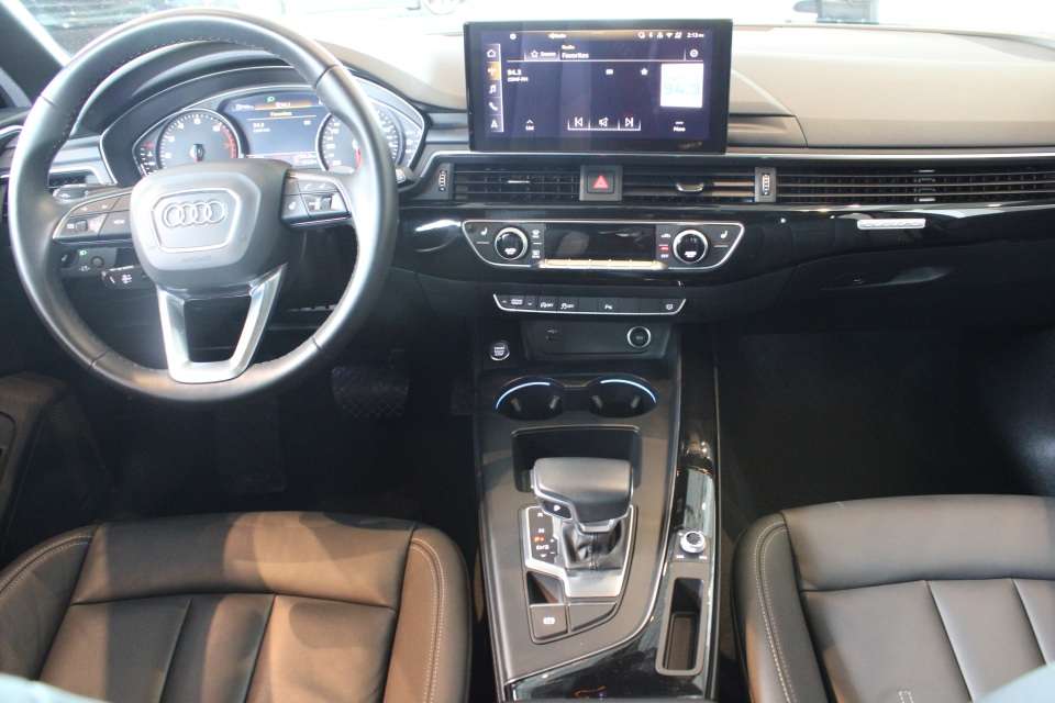 2025 Audi A4 Komfort Quattro CarPlay — снимка 1