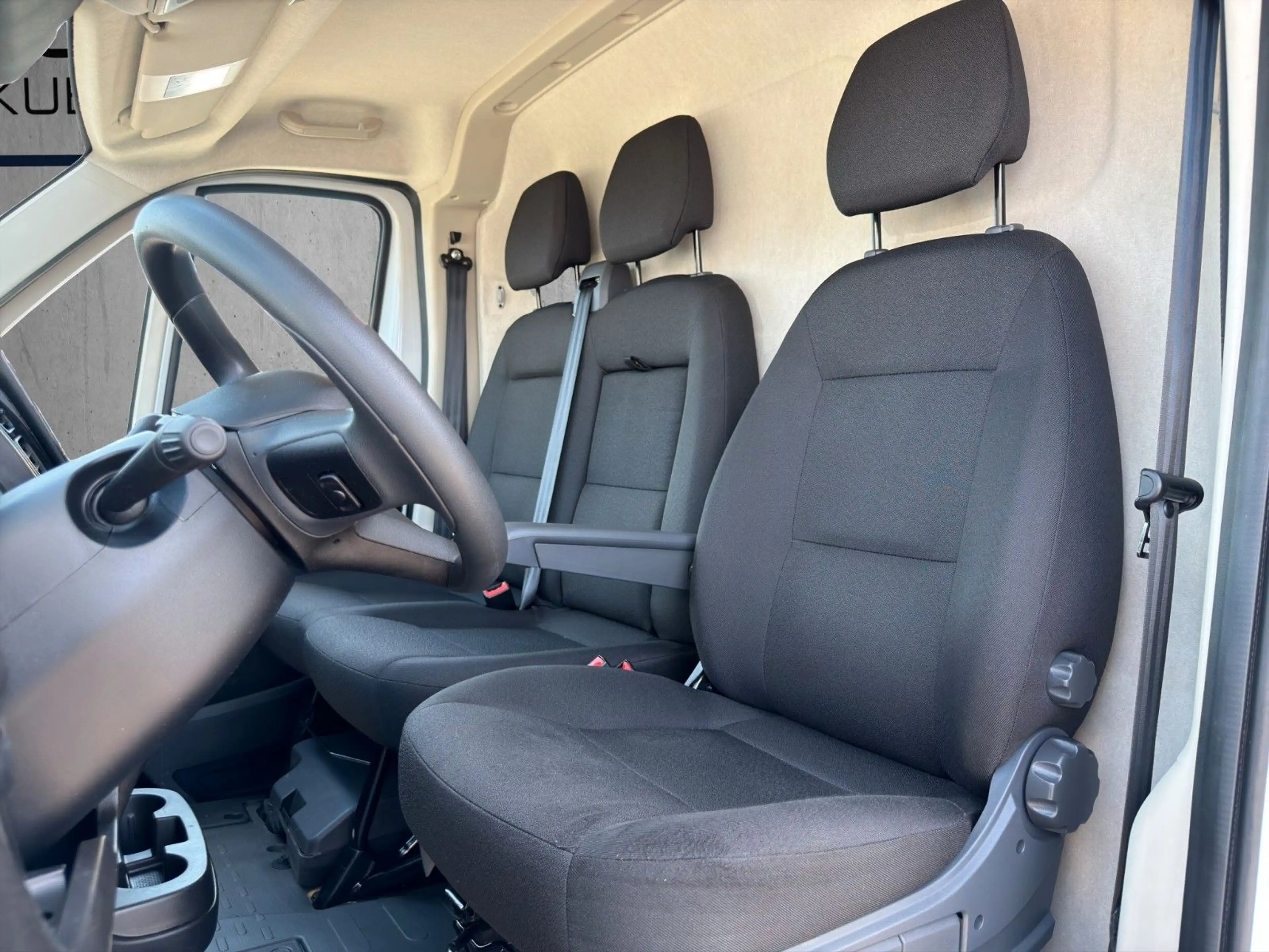 Peugeot Boxer KW 435 L4H2 HDi 180 EAT8 — photo 9