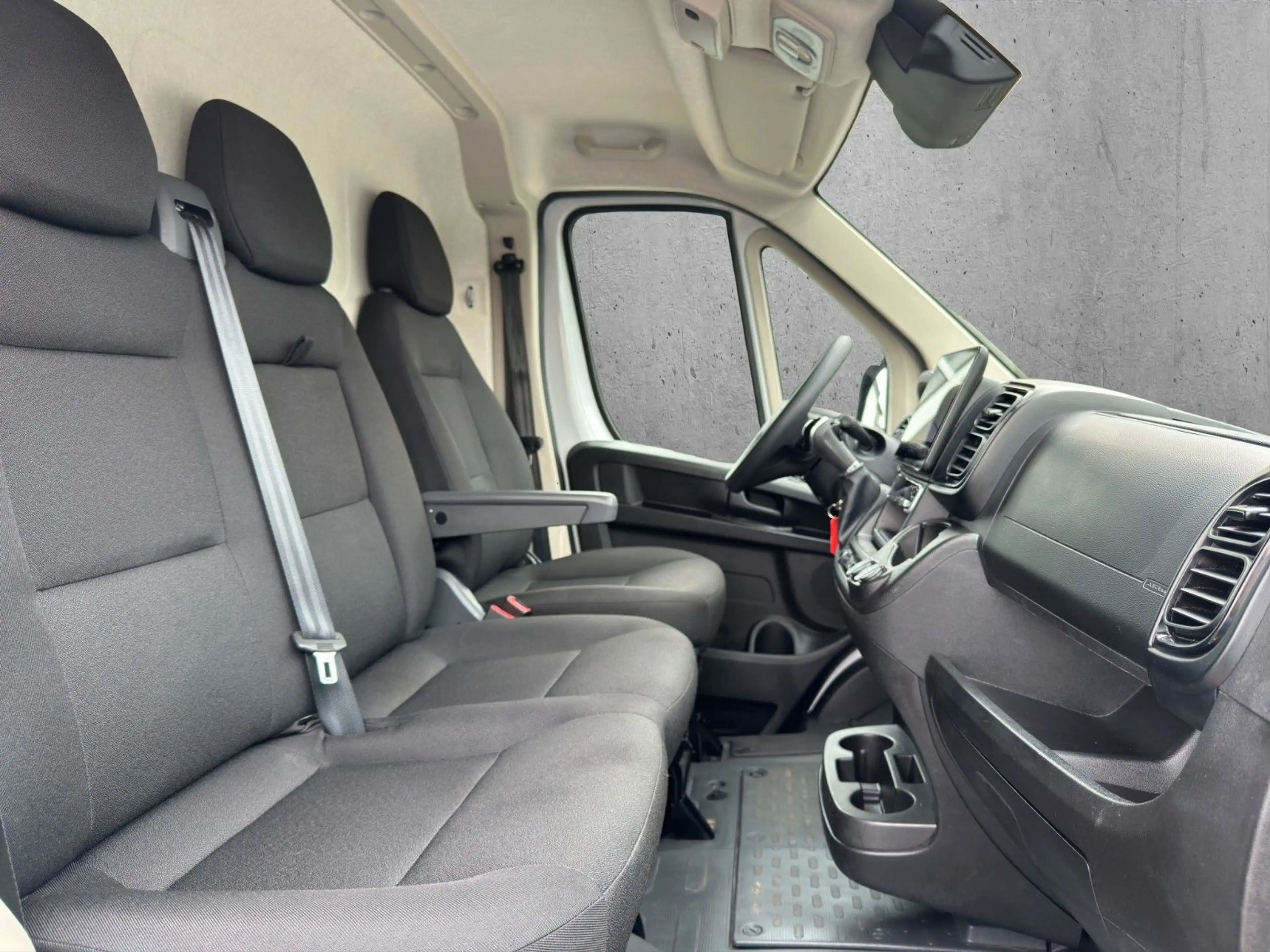 Peugeot Boxer KW 435 L4H2 HDi 180 EAT8 — photo 12