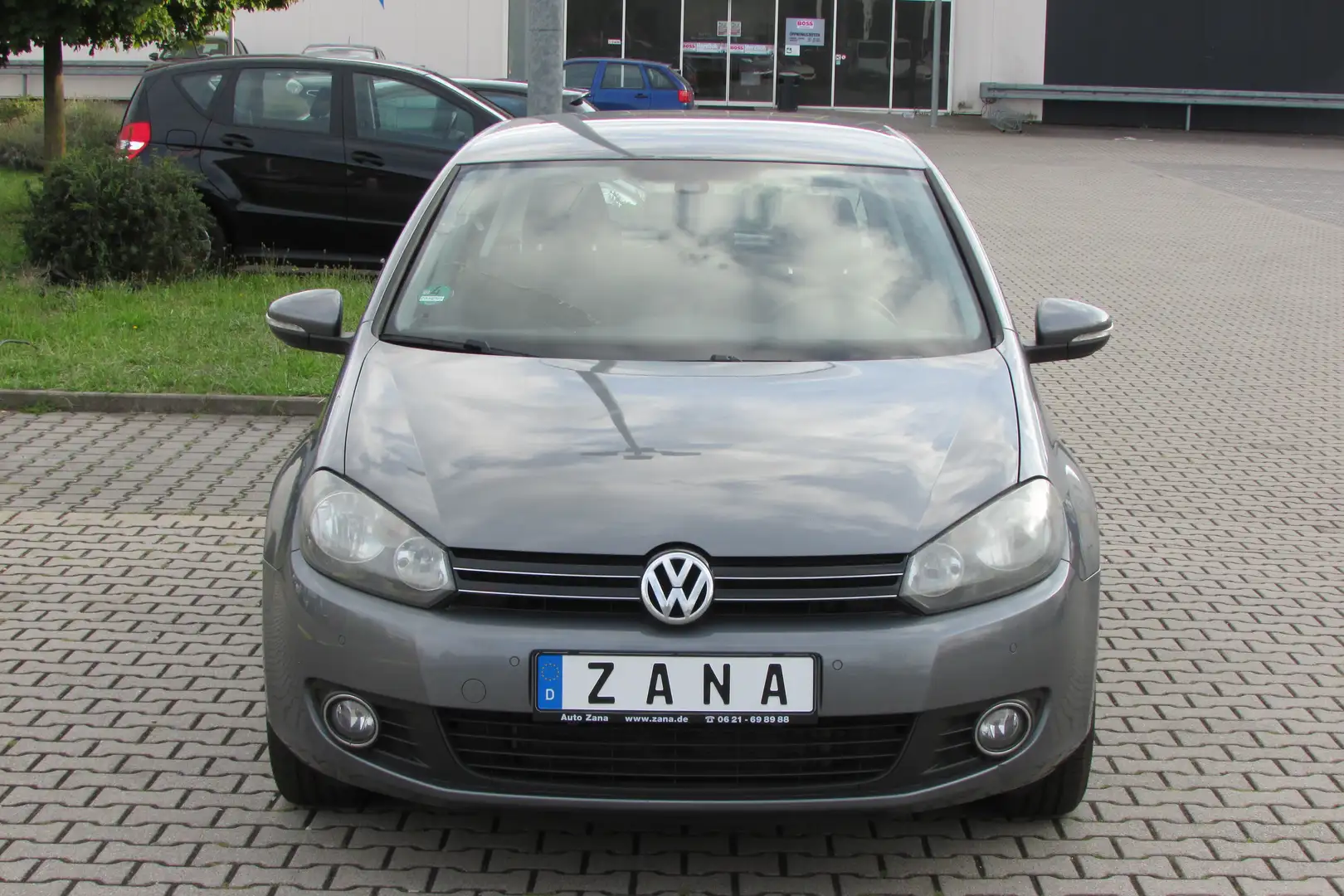 Volkswagen Golf 1.6 TDI DPF move Grau - 2