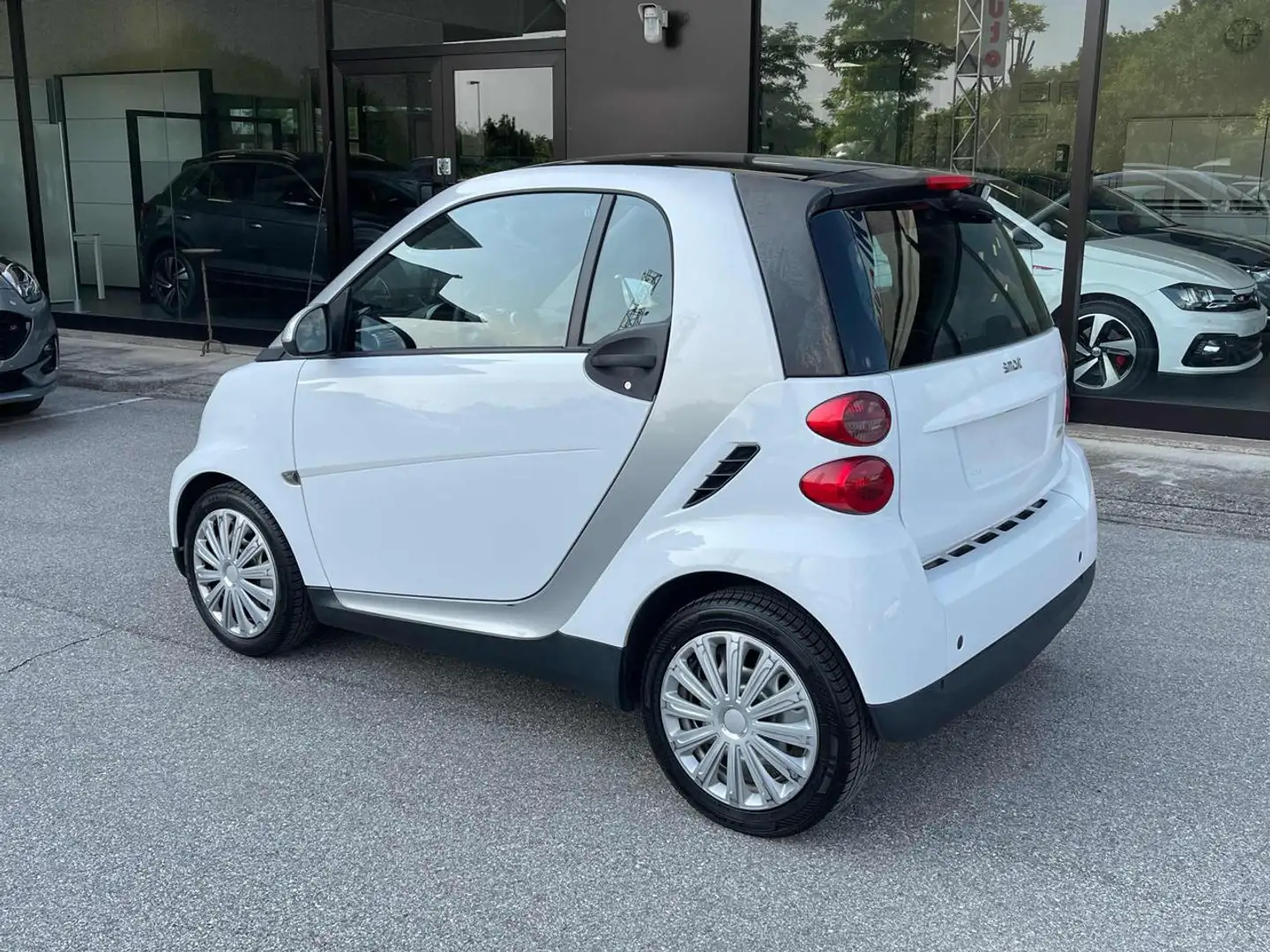 smart forTwo 1000 45 kW MHD coupé pure automatica Neopatentati Wit - 2