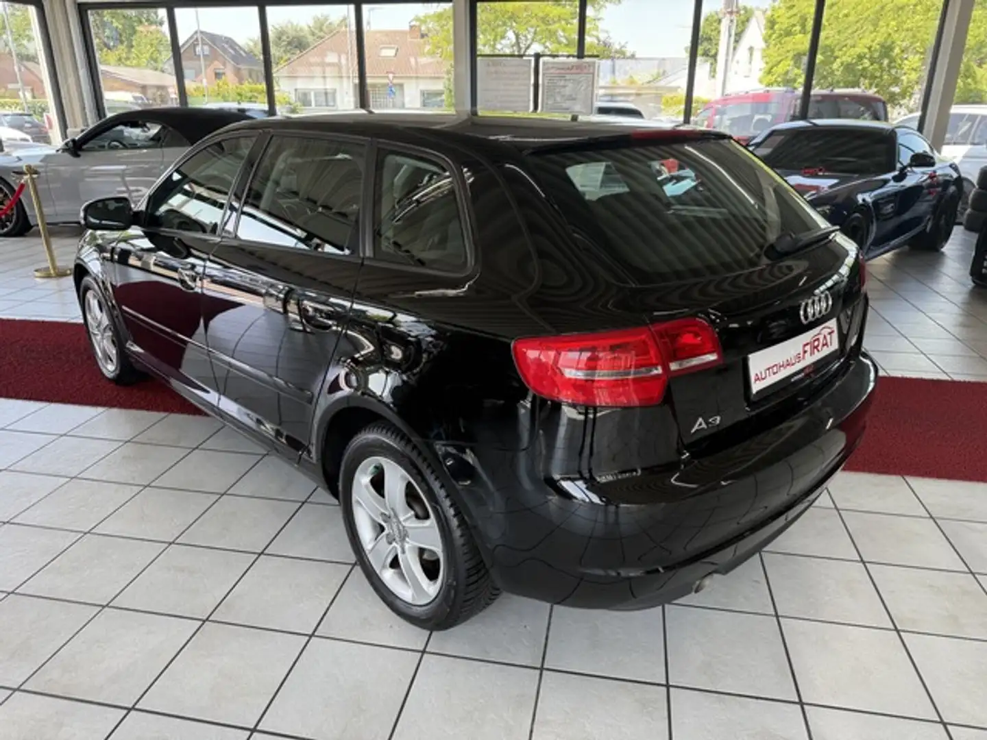 Audi A3 1.6 TDI (DPF) 66kW Sportback TÜV 04/2027 Noir - 2