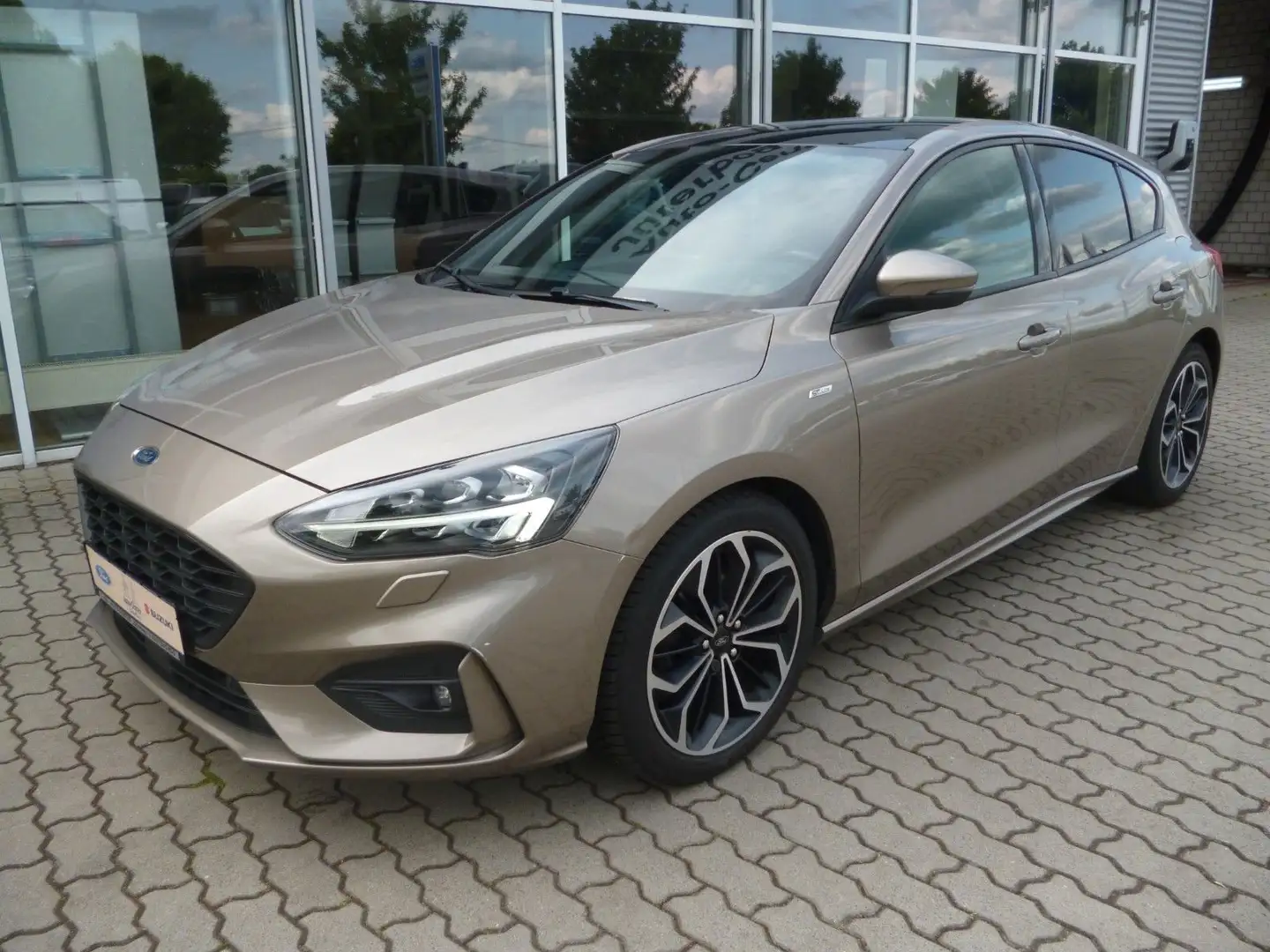 Ford Focus Lim. ST-Line*PANO*SHZ*Allwetter*Webasto* Zilver - 2