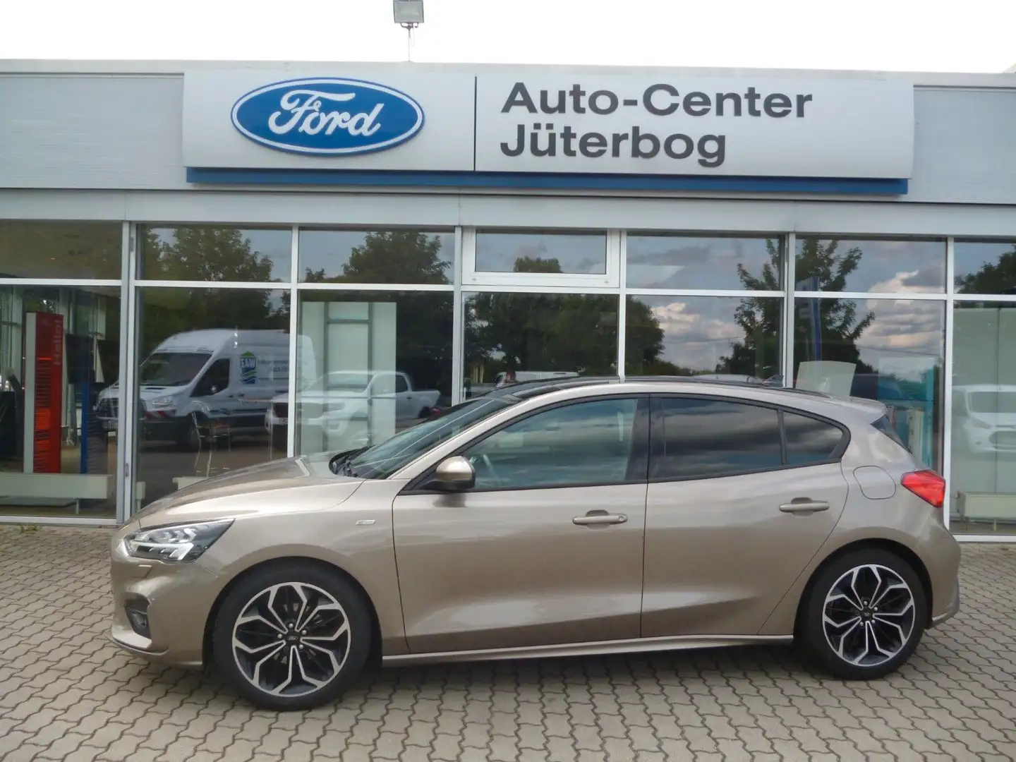 Ford Focus Lim. ST-Line*PANO*SHZ*Allwetter*Webasto* Zilver - 1