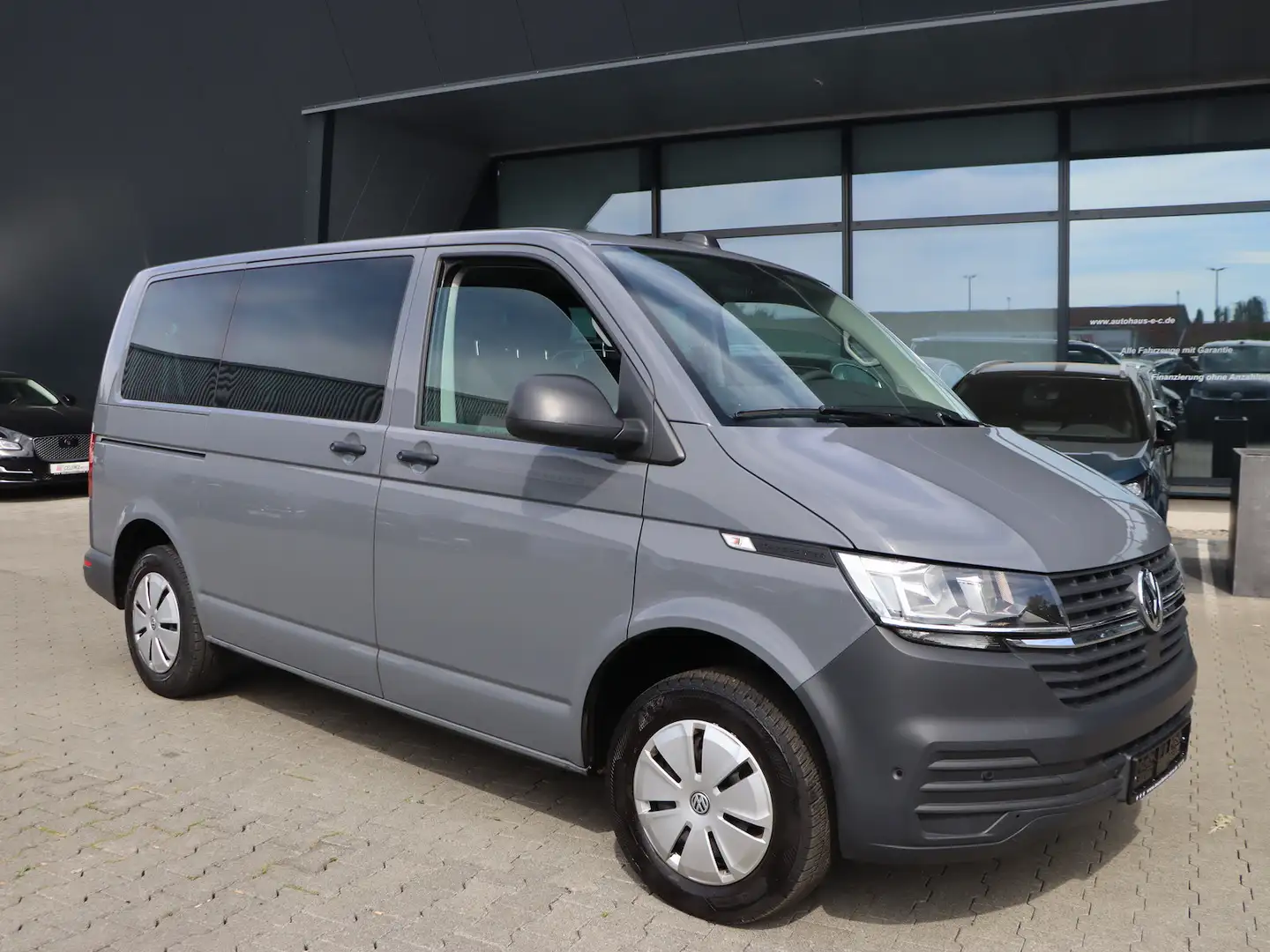 Volkswagen T6.1 Kombi Transporter 2.0 TDI GREY / 9-SITZER / Gris - 2