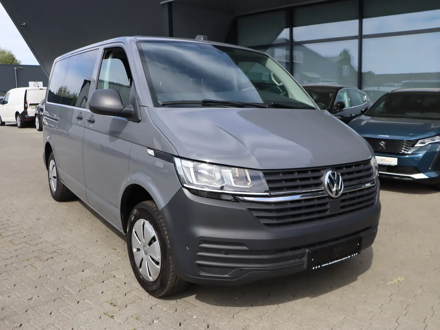 Volkswagen T6.1 Kombi Transporter 2.0 TDI GREY / 9-SITZER / Gris - 1