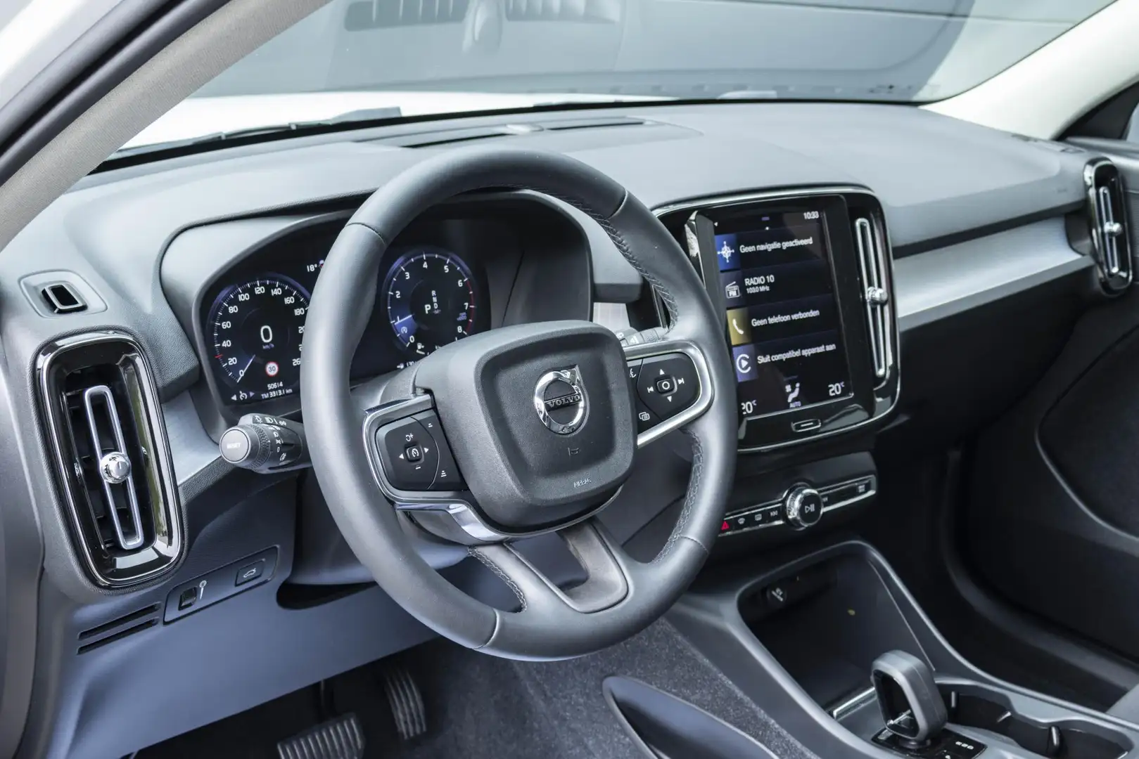 Volvo XC40 T2 Automaat Momentum | Parkeersensoren | DAB | App Blanc - 2