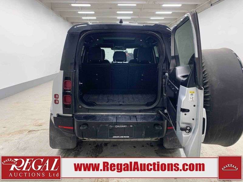 2024 Land Rover Defender 110 P400 X-DYNAMIC SE thumb 7