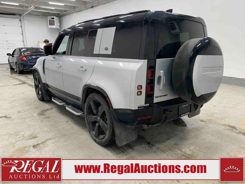 2024 Land Rover Defender 110 P400 X-DYNAMIC SE alt 4