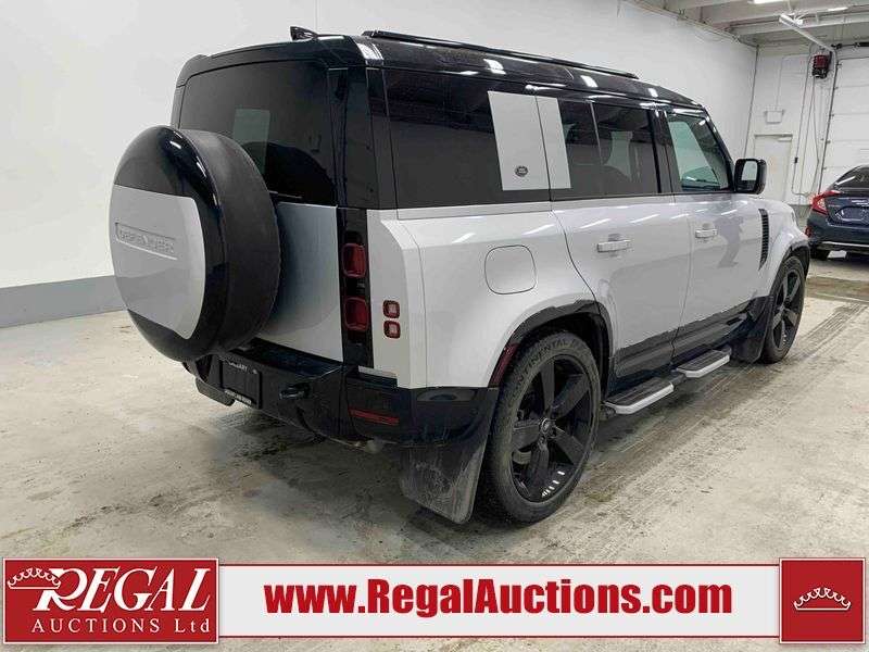 2024 Land Rover Defender 110 P400 X-DYNAMIC SE alt 3