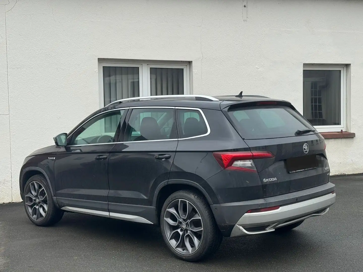 Skoda Karoq Scout 4x4/GETRIEBE-FEHLER/VOLLAUSSTATTUNG Noir - 2