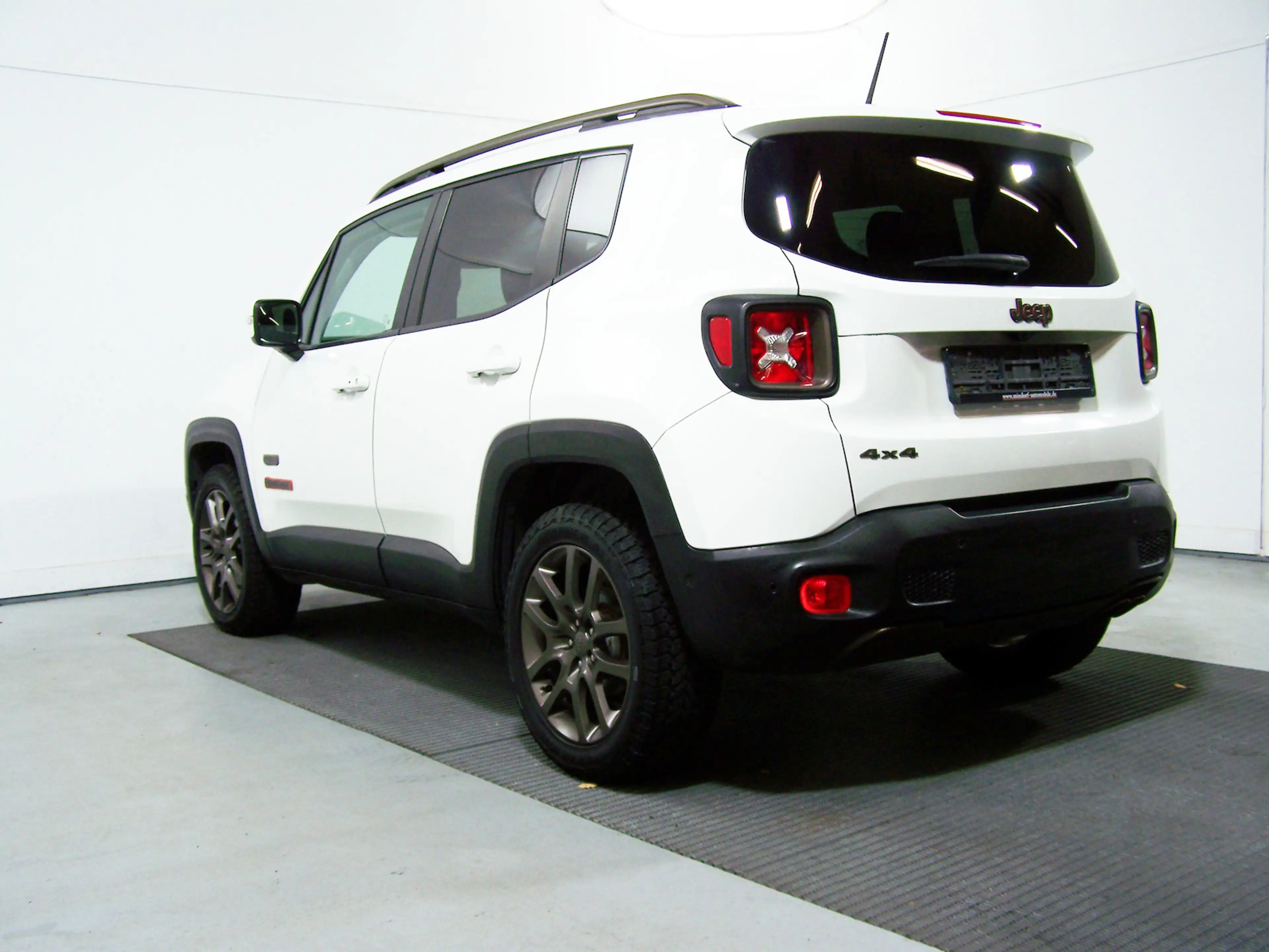 Jeep Renegade 2.0 MultiJet 75th Anniversary 4WD AUTO — photo 13