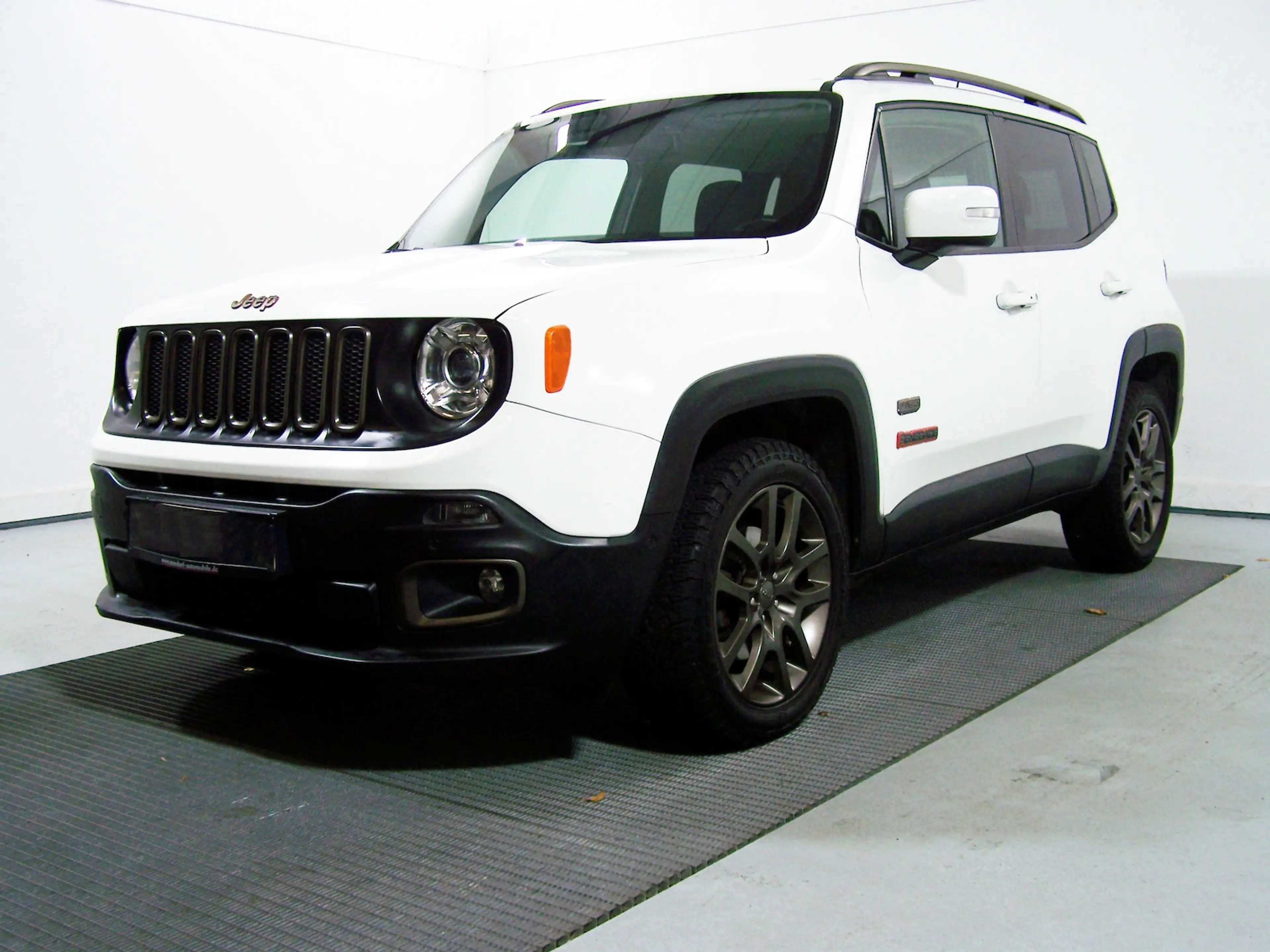 Jeep Renegade 2.0 MultiJet 75th Anniversary 4WD AUTO — photo 4