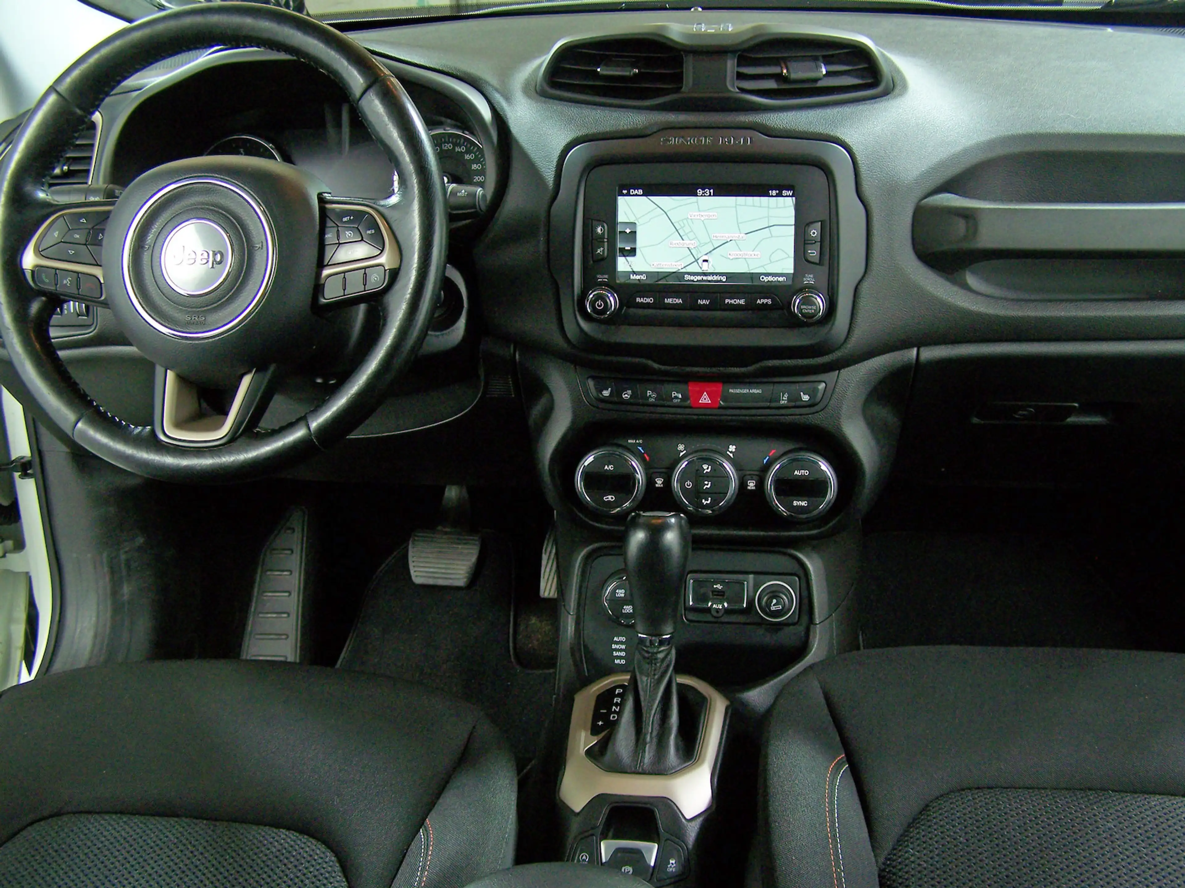 Jeep Renegade 2.0 MultiJet 75th Anniversary 4WD AUTO — photo 12