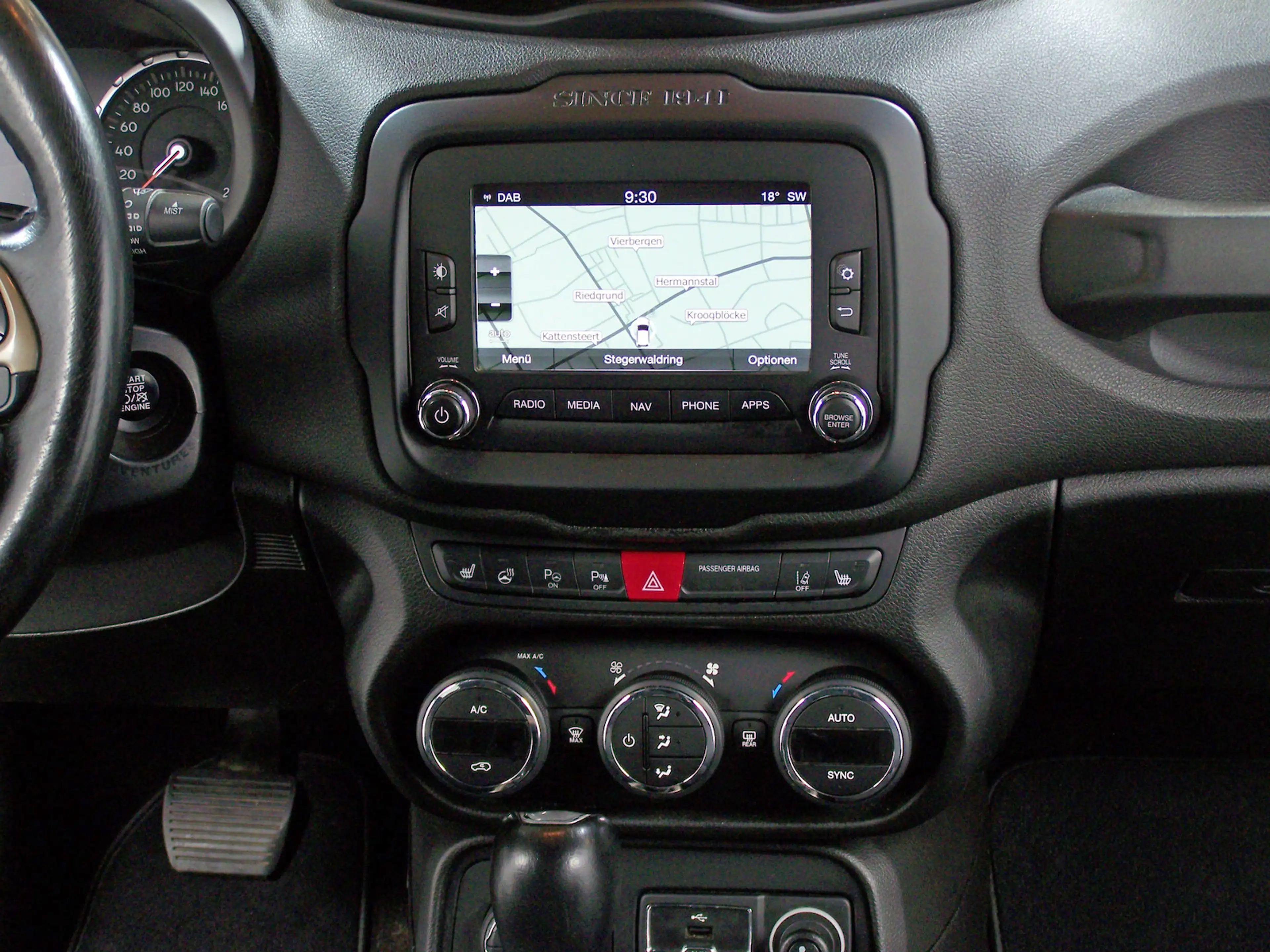 Jeep Renegade 2.0 MultiJet 75th Anniversary 4WD AUTO — photo 10