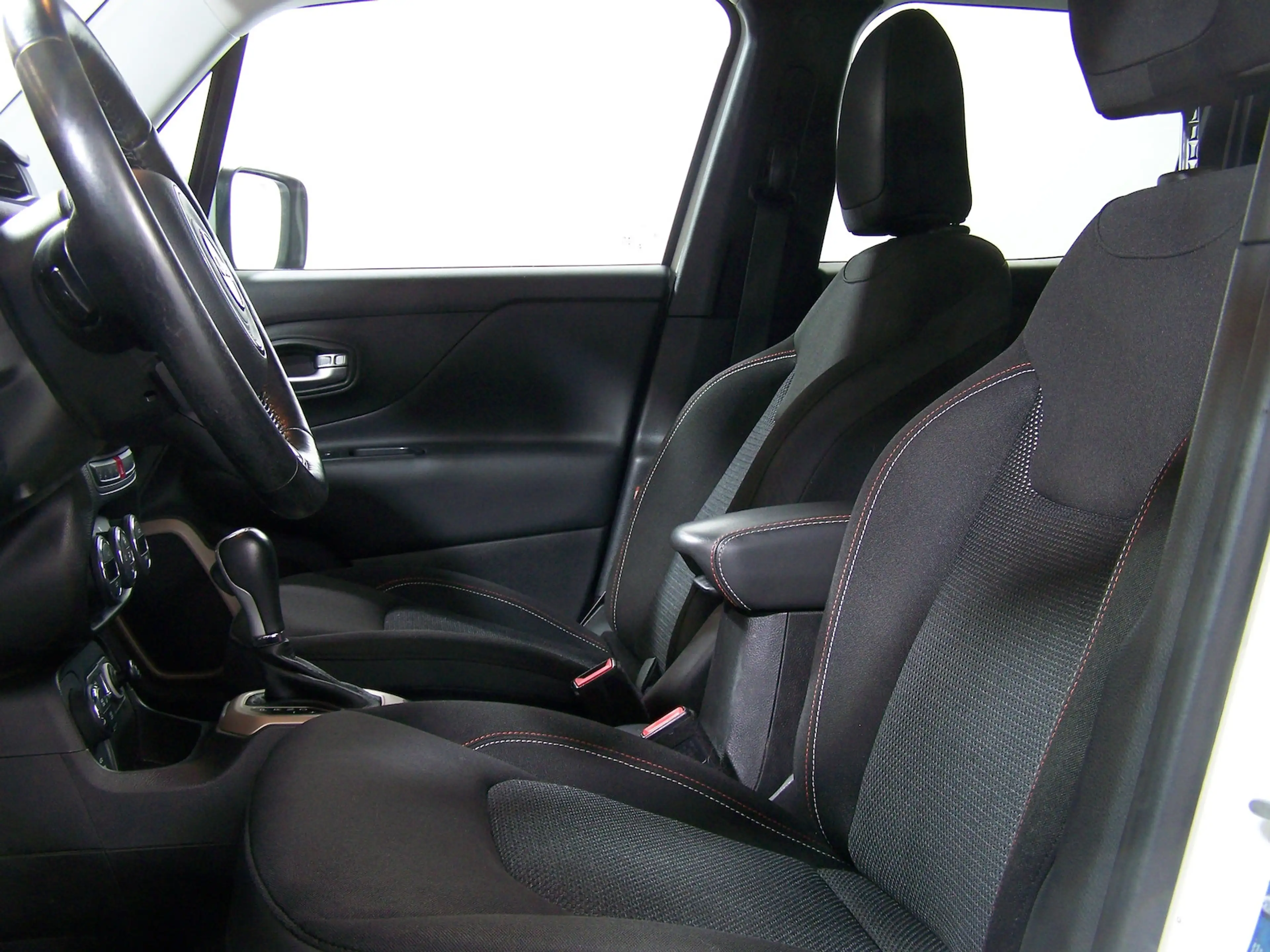 Jeep Renegade 2.0 MultiJet 75th Anniversary 4WD AUTO — photo 7