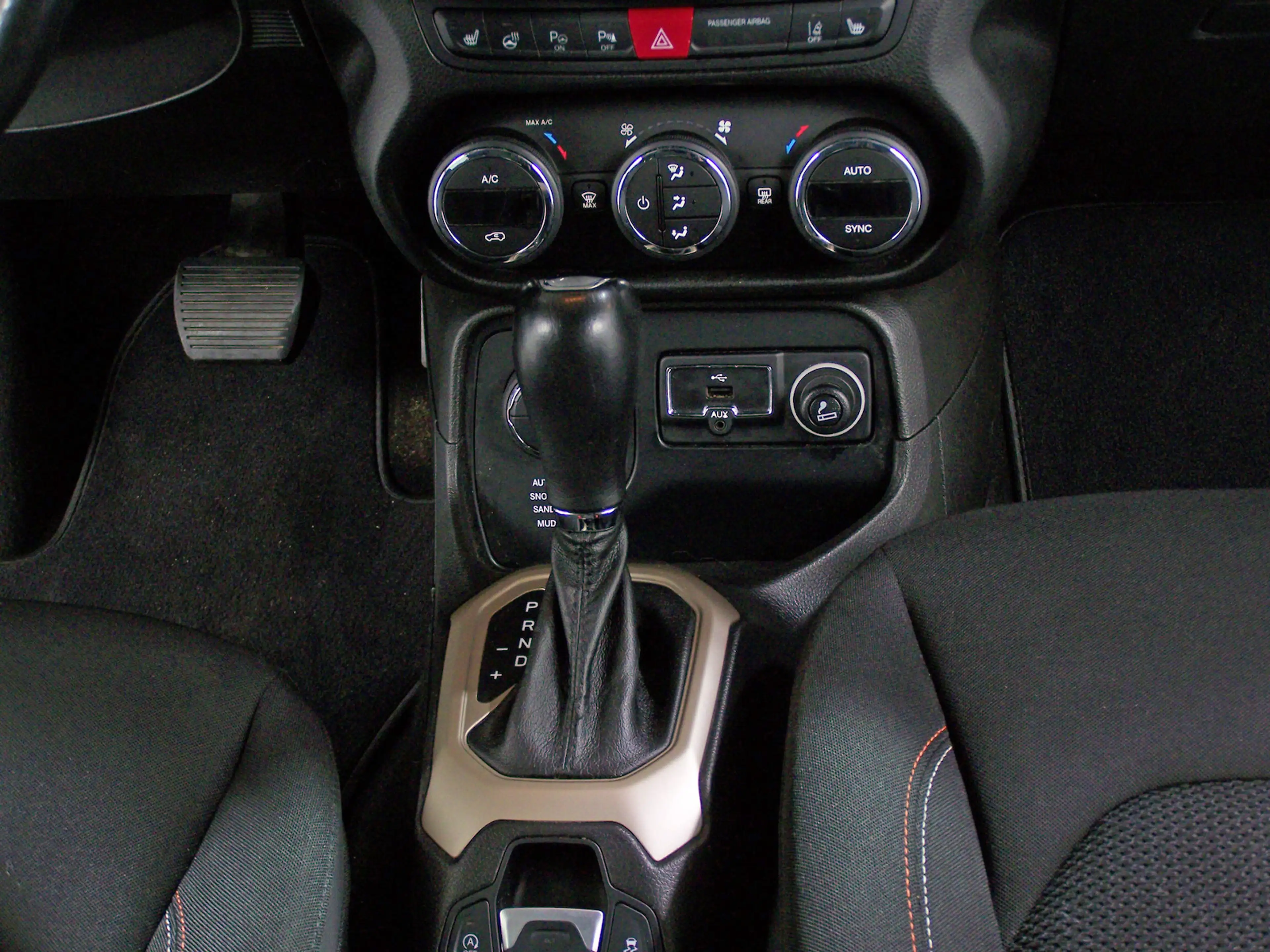 Jeep Renegade 2.0 MultiJet 75th Anniversary 4WD AUTO — photo 11