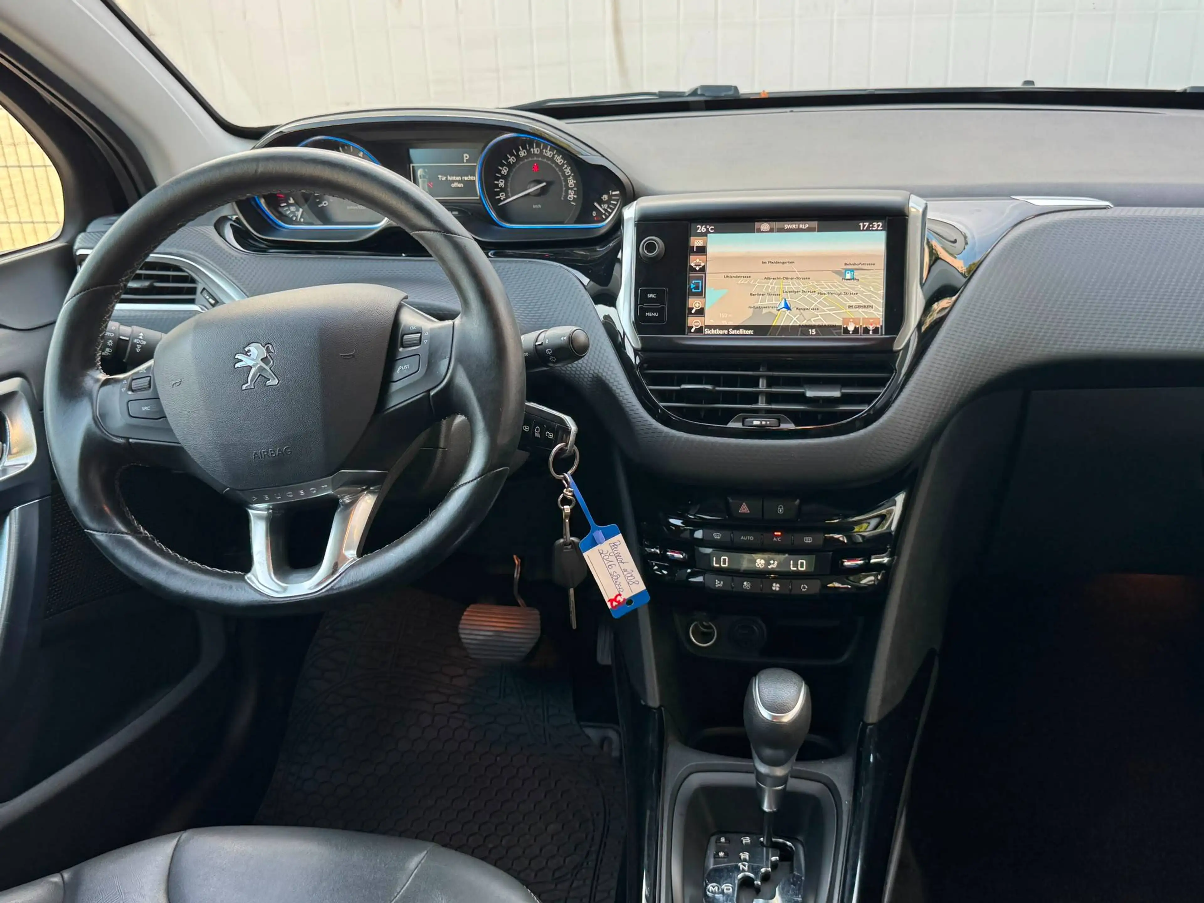 Peugeot 2008 Allure — photo 11