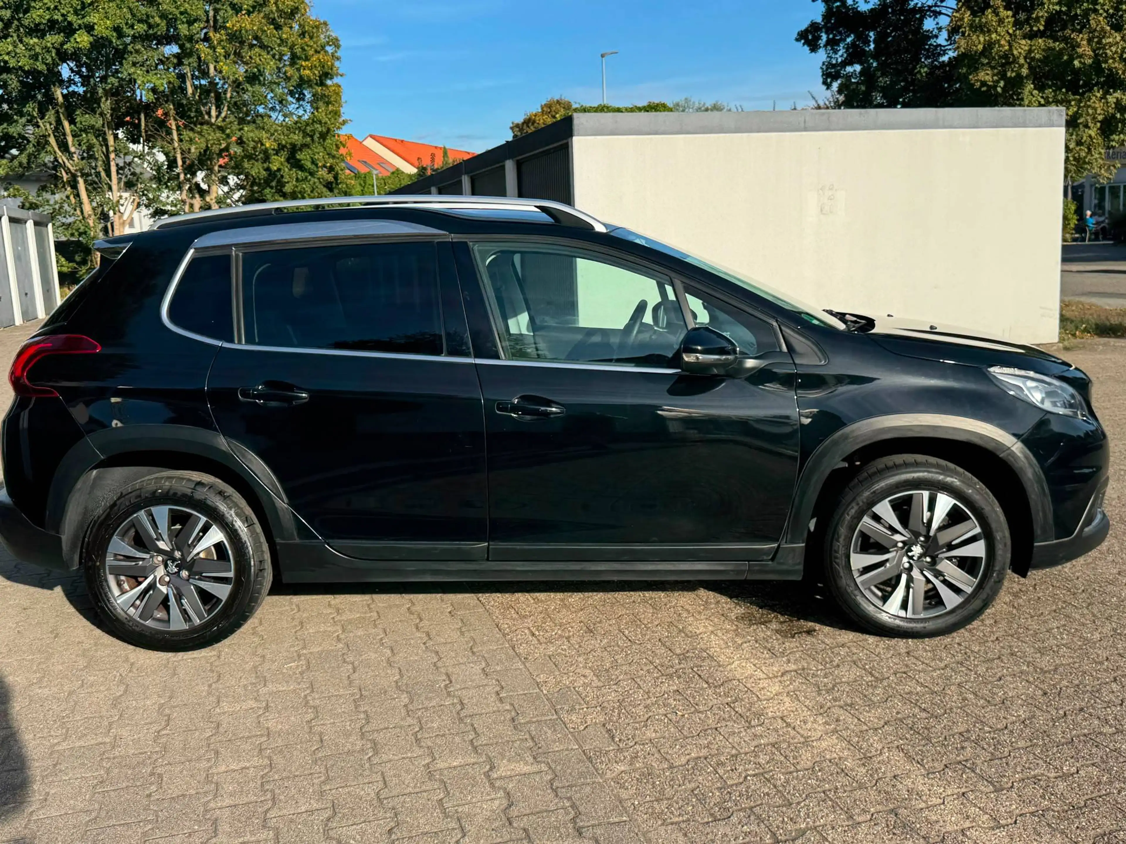 Peugeot 2008 Allure — photo 4