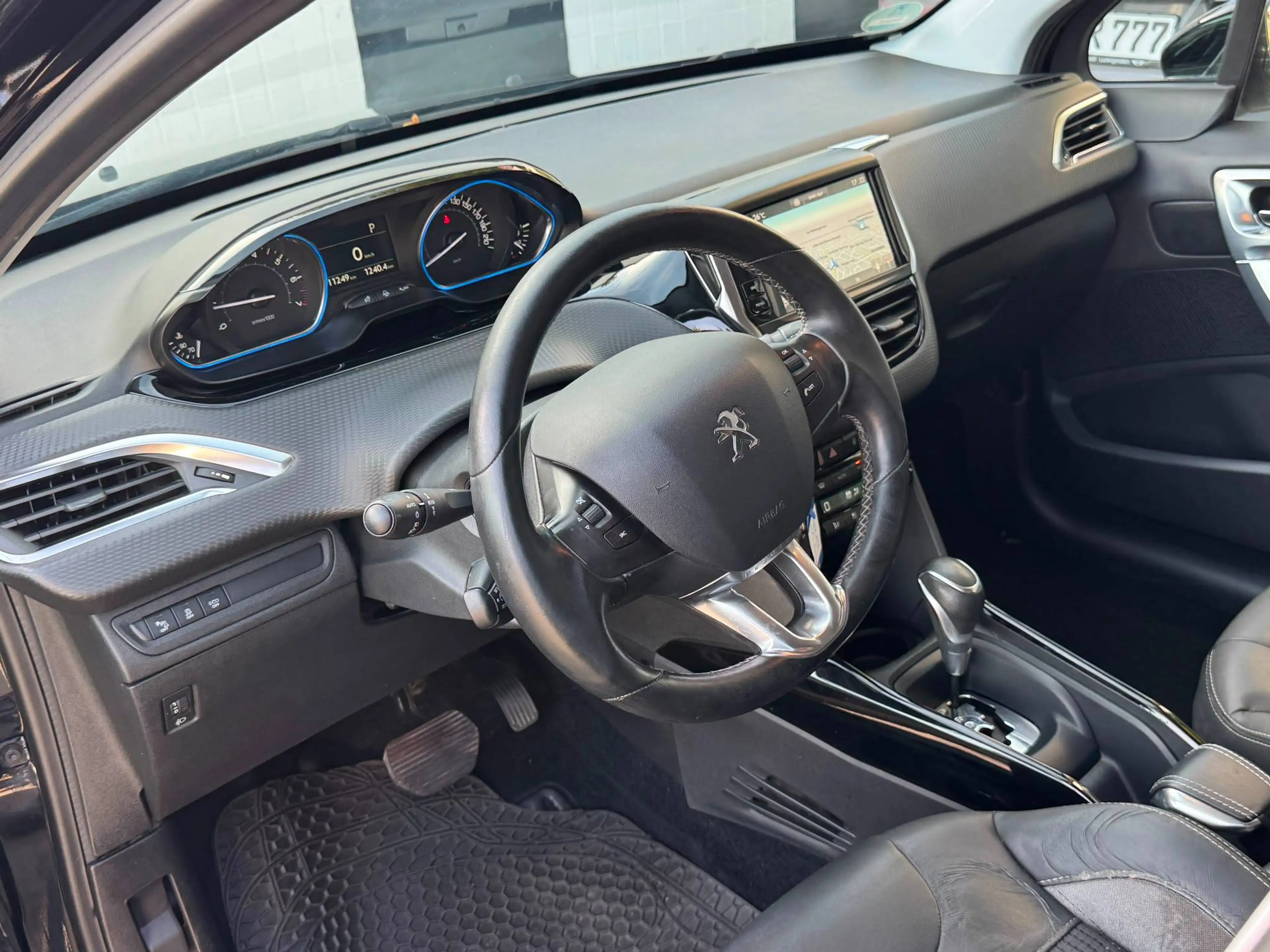 Peugeot 2008 Allure — photo 9