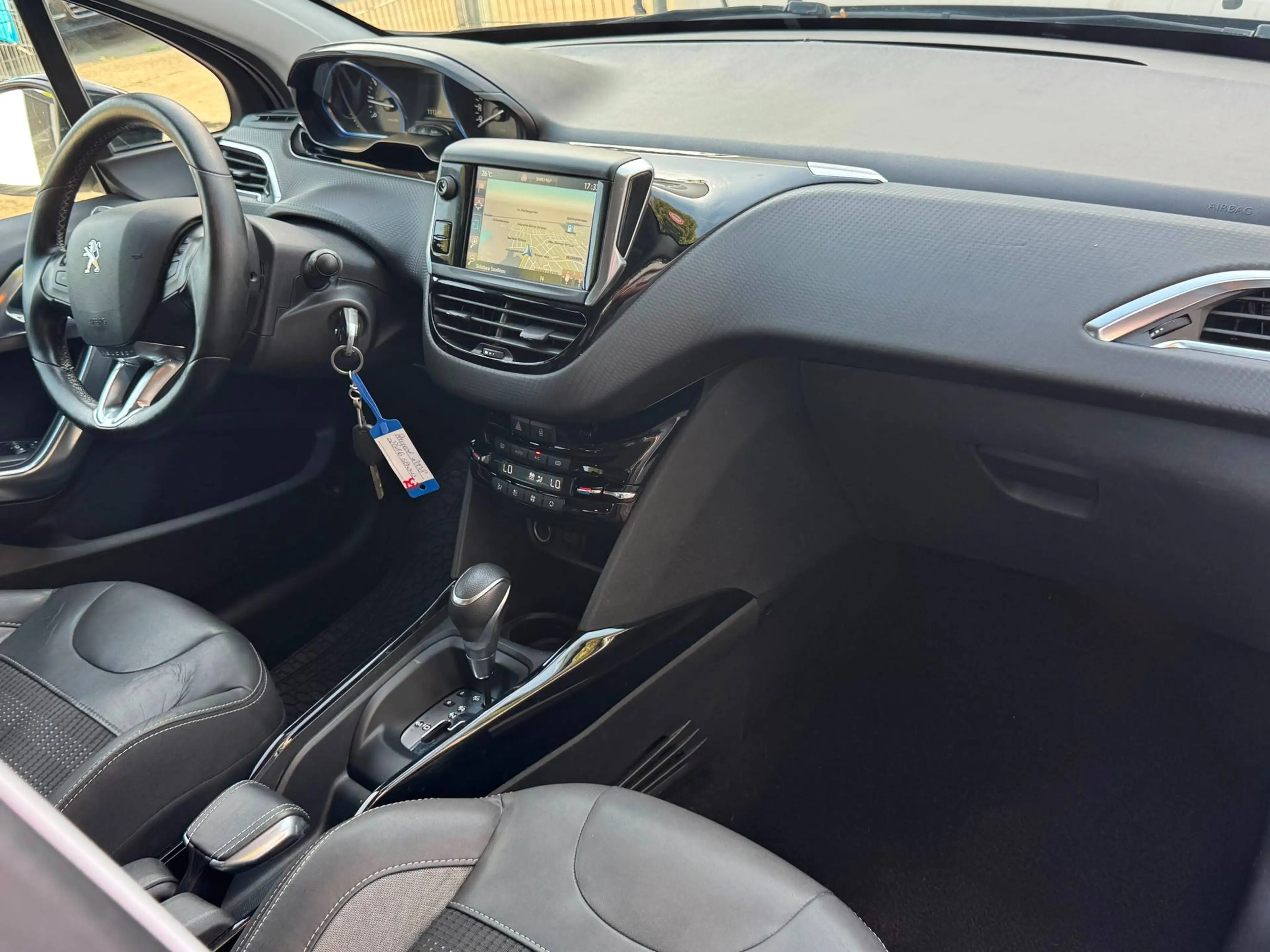 Peugeot 2008 Allure — photo 10