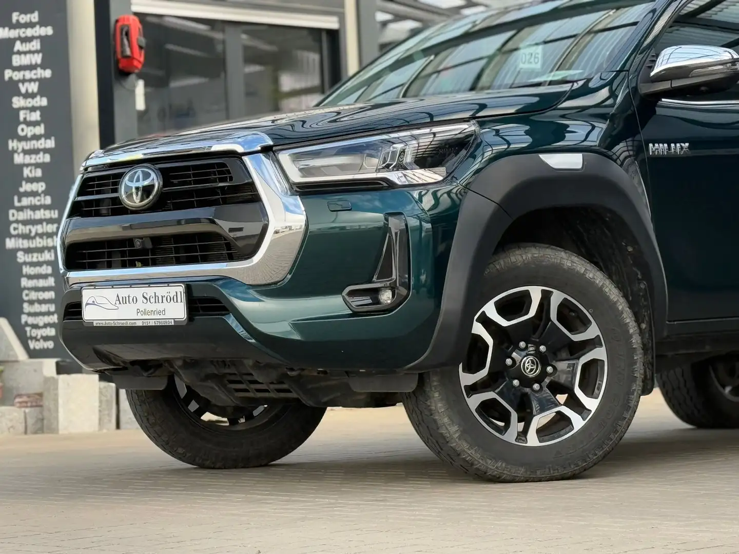 Toyota Hilux 2.8 D-4D Double Cab, LED, 360°K, ACC, Navi, DAB Verde - 2