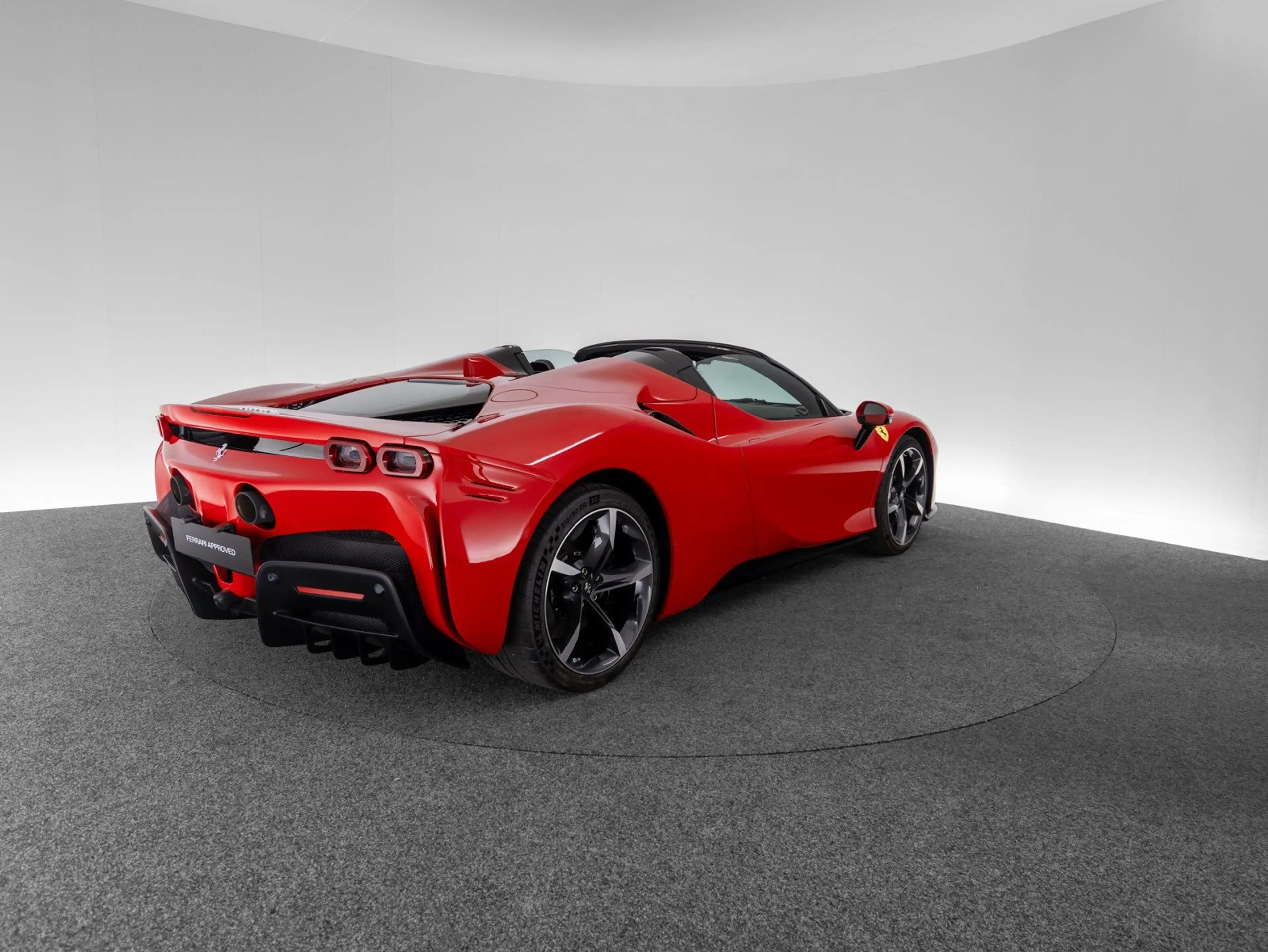 Ferrari SF90 Spider — photo 5