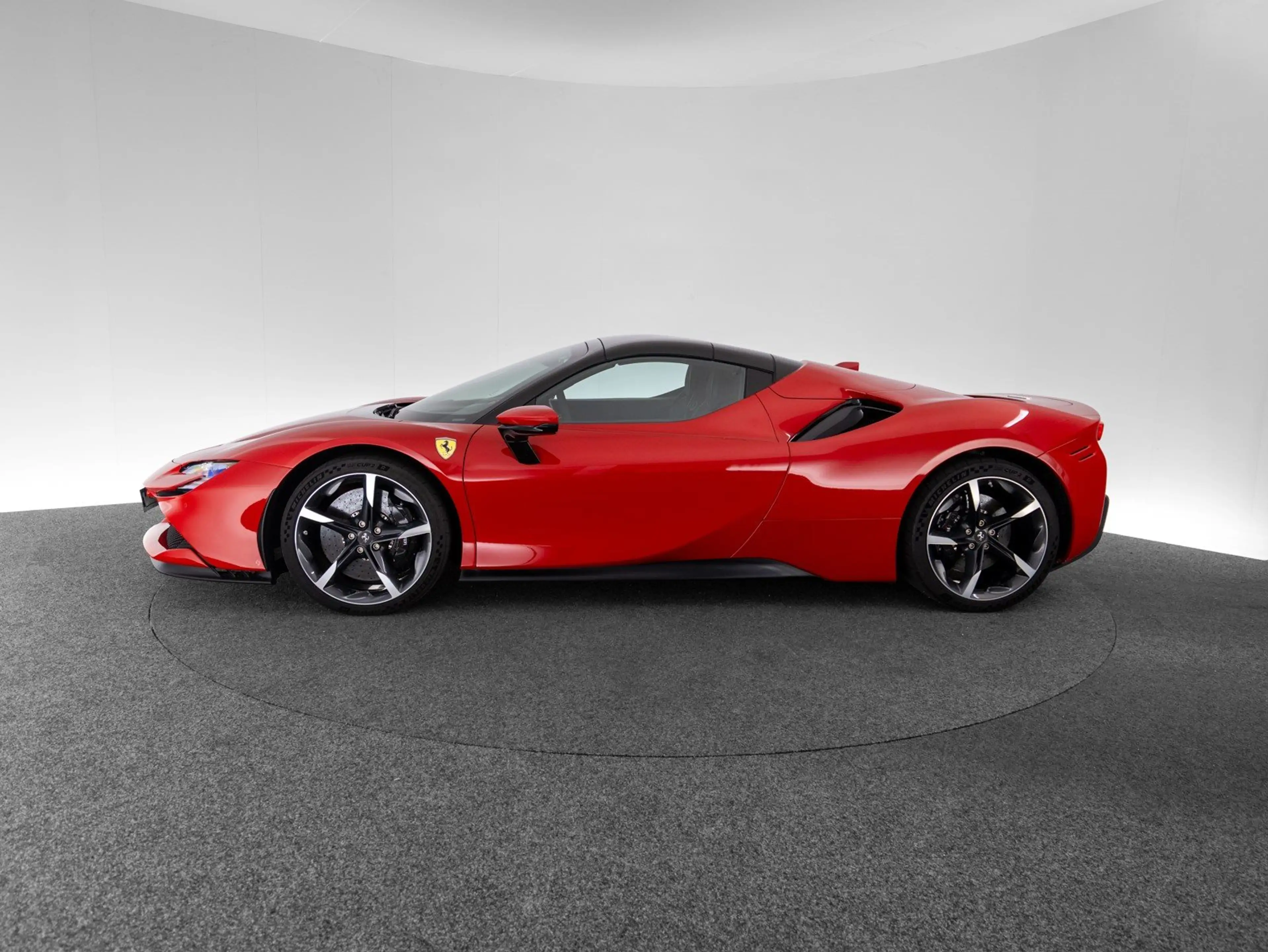 Ferrari SF90 Spider — photo 12