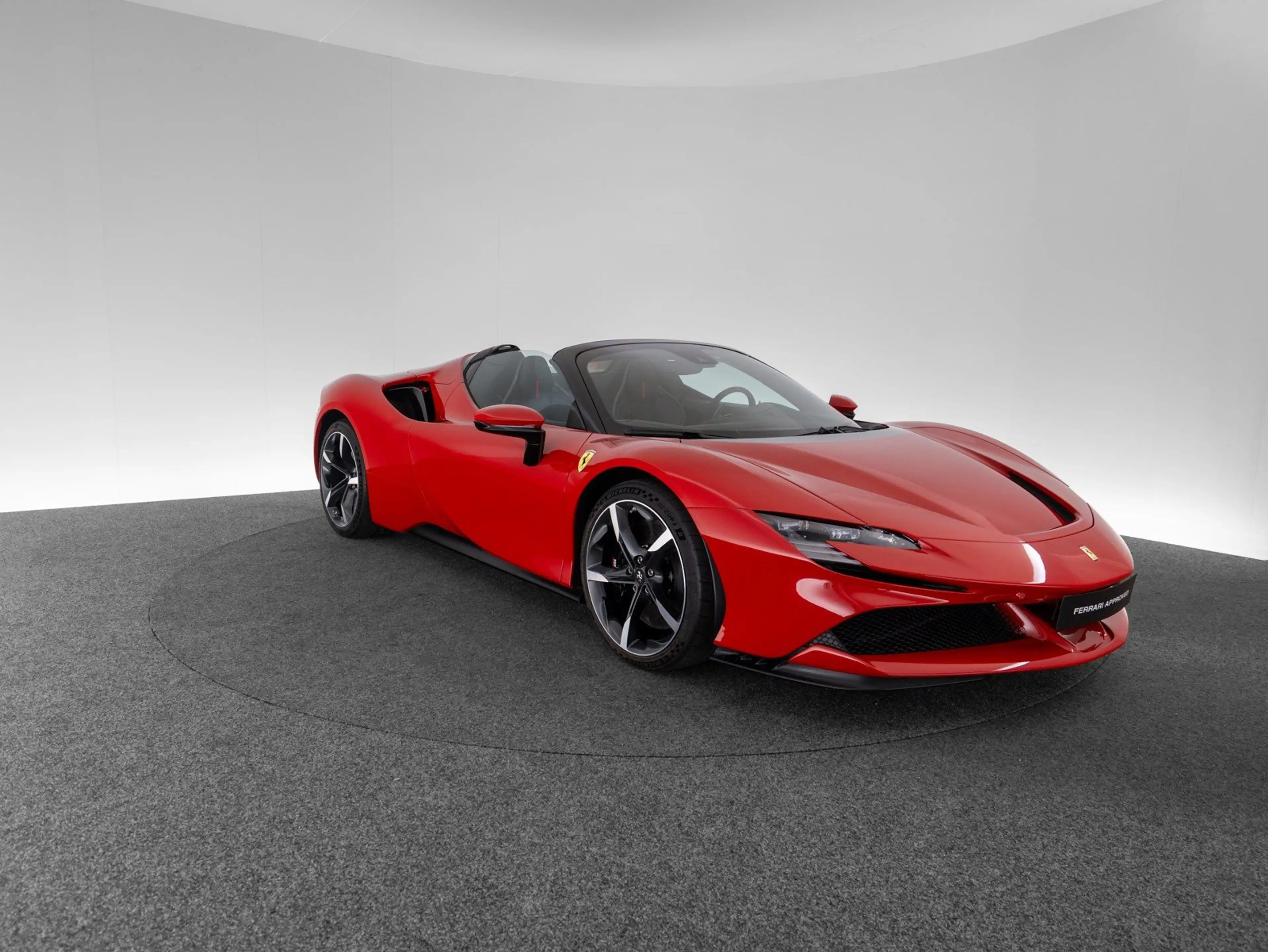 Ferrari SF90 Spider — photo 3