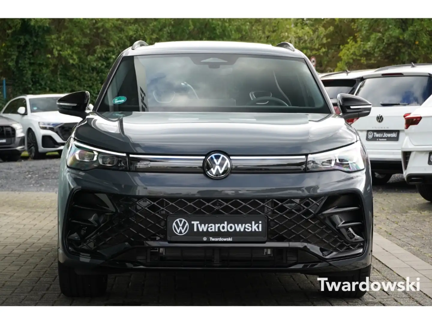 Volkswagen Tiguan 1.5 TSI eHybrid R-Line Pano HUD Rear View Grau - 2