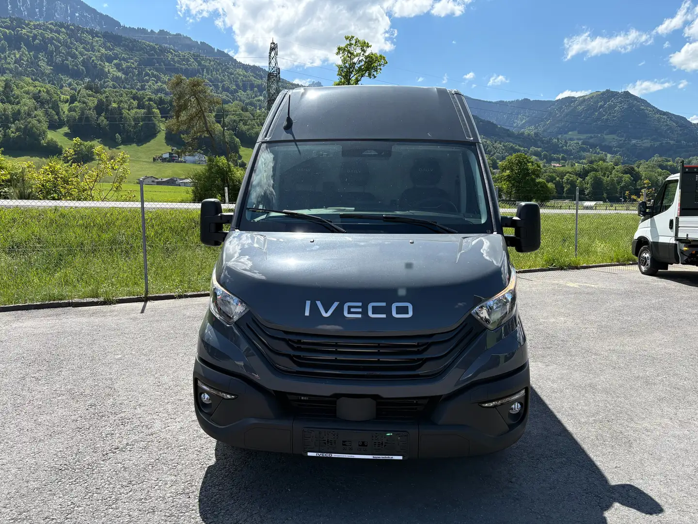 Iveco 35S21HA8 V Kastenwagen Grau - 2