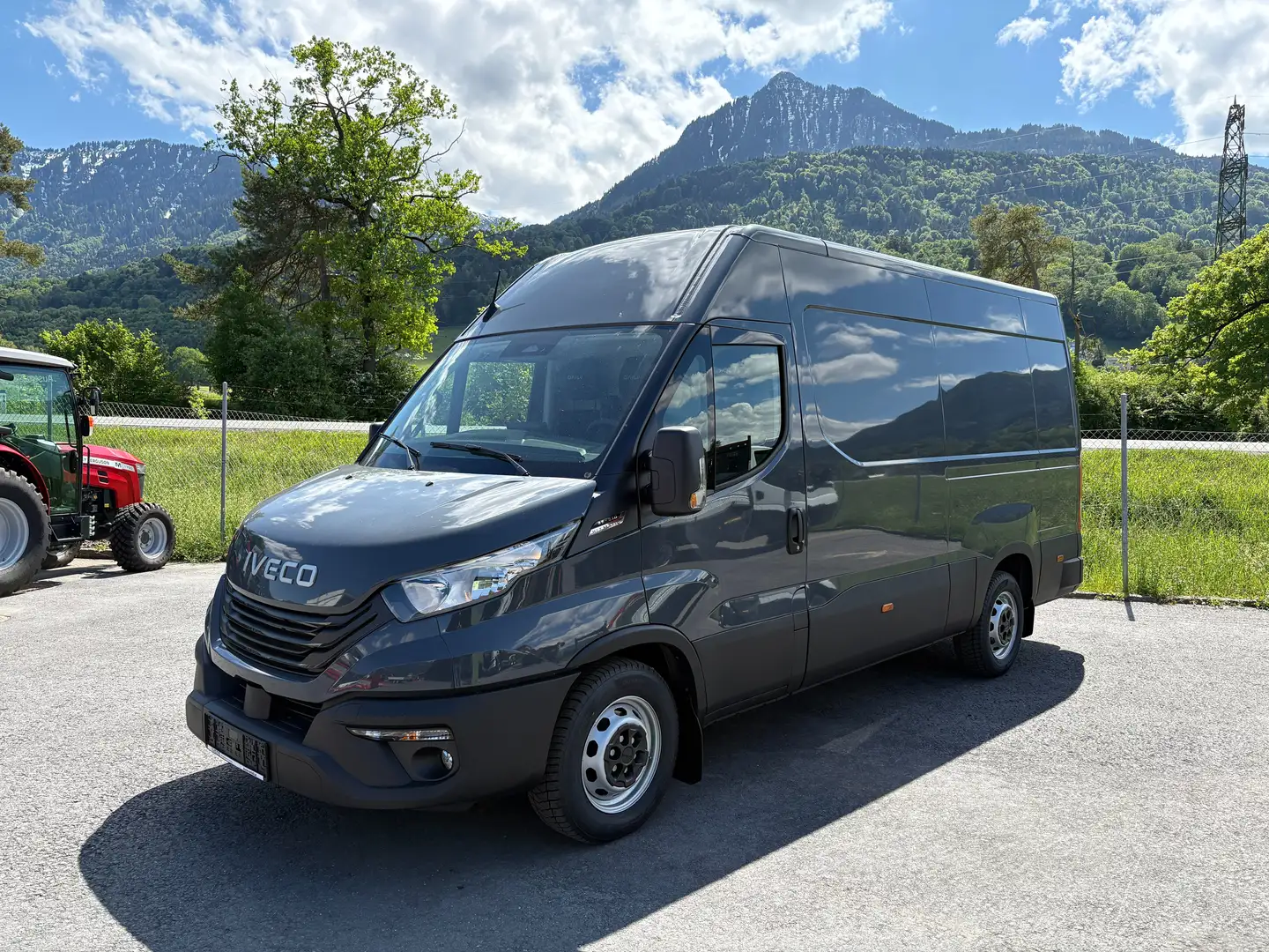 Iveco 35S21HA8 V Kastenwagen Grau - 1