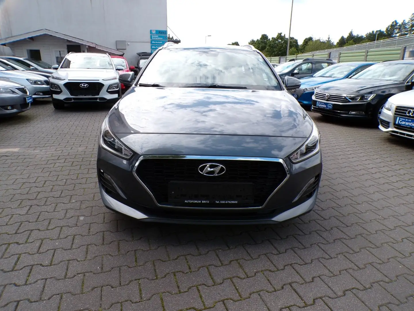 Hyundai i30 1.4 T-GDI  DCT, AUTOMATIK, 1-HAND Grau - 2