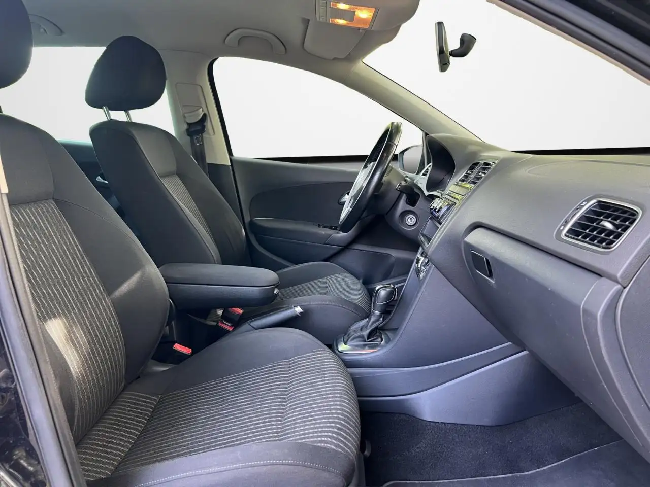 Volkswagen Polo Citadine 5 portes — photo 4