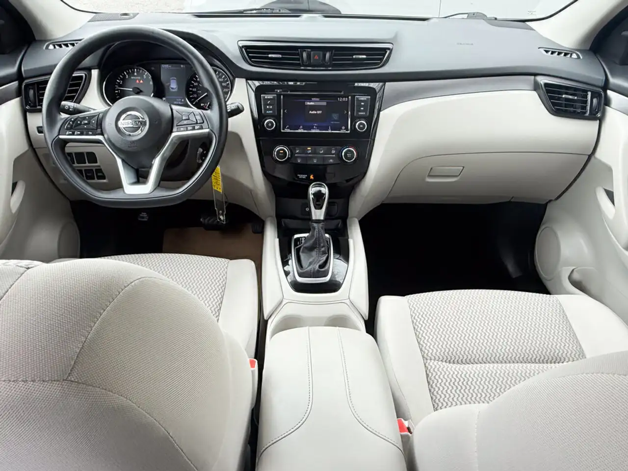 Nissan Qashqai снимка Nissan Qashqai