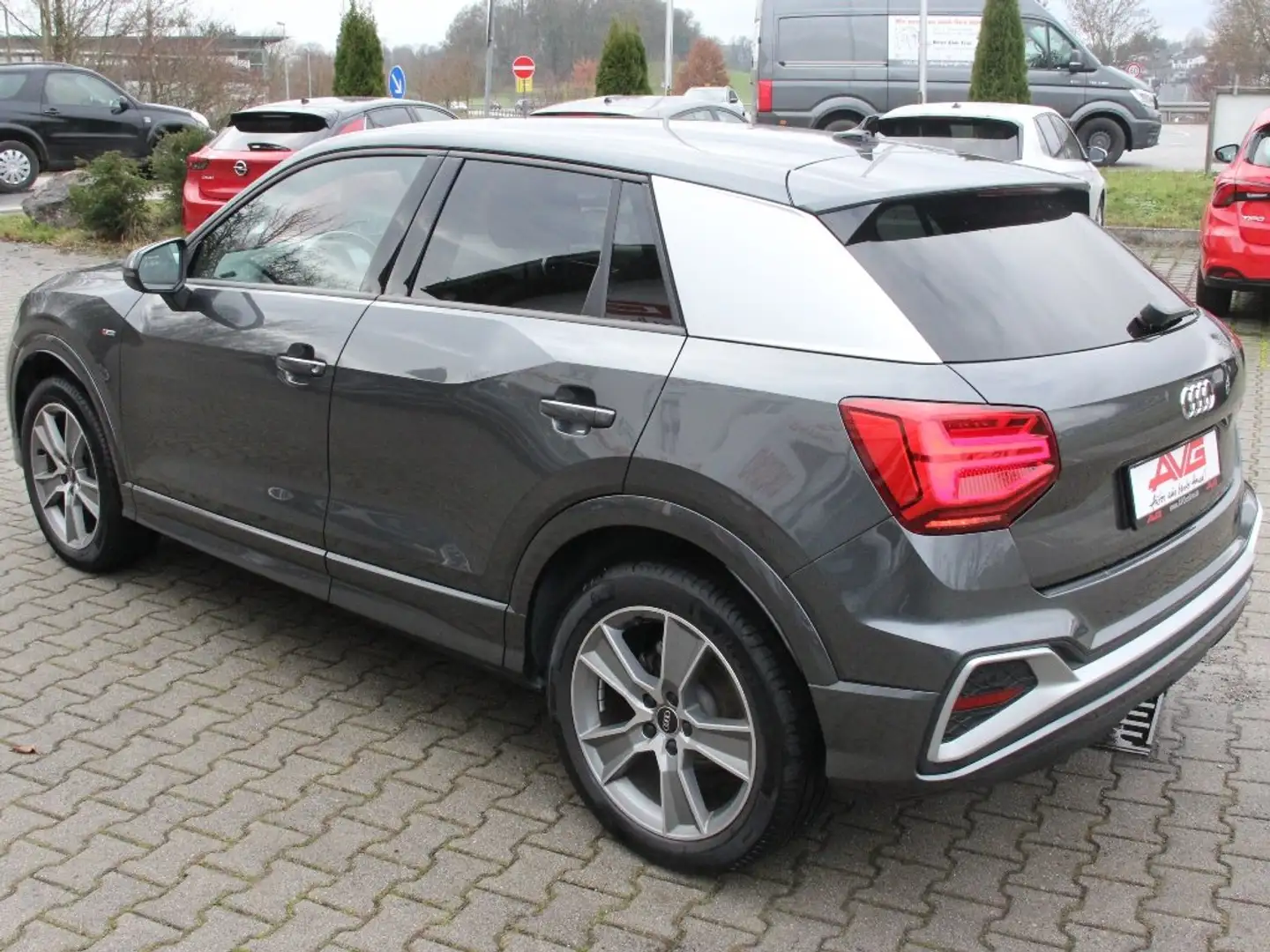 Audi Q2 S-LINE NAV VirCock AssPark CAM Sunset 4JGarantie Grau - 2