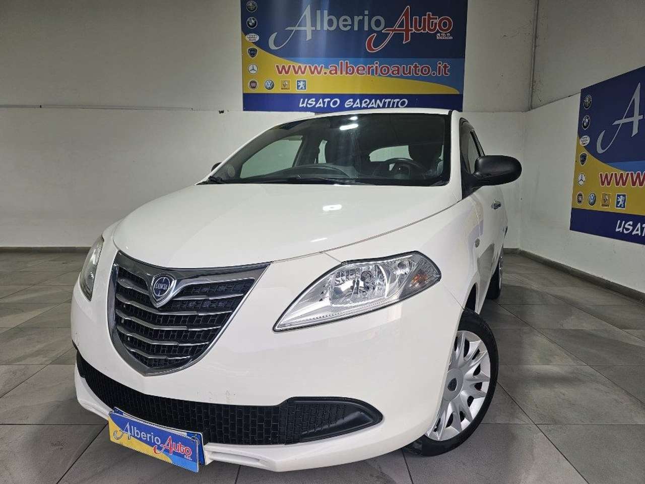 Lancia Ypsilon 1.2 69 CV 5 porte Silver
