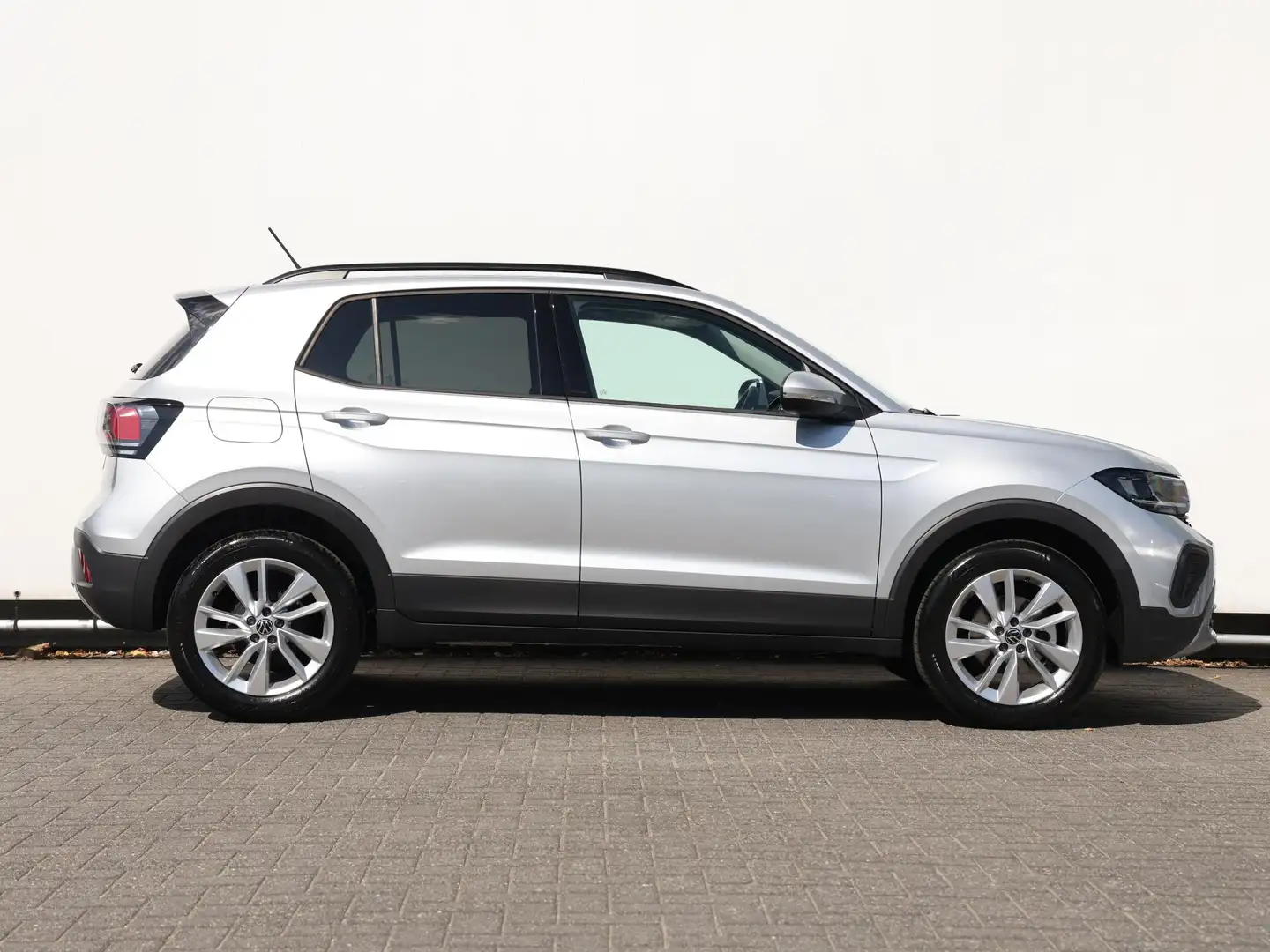Volkswagen T-Cross Life Edition 1.0 70 kW / 95 pk | Camera | Trekhaak Zilver - 2