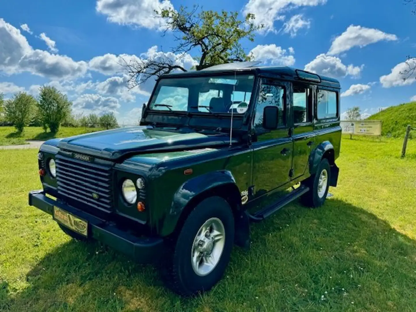 Land Rover Defender 110  TD5 SW 9 places 139000km Green - 2