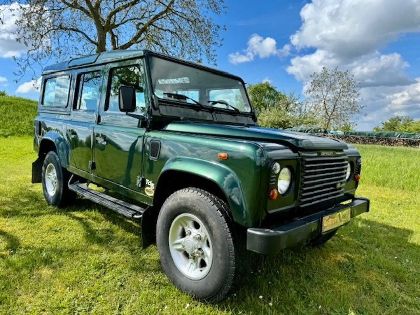 Land Rover Defender 110  TD5 SW 9 places 139000km Green - 1