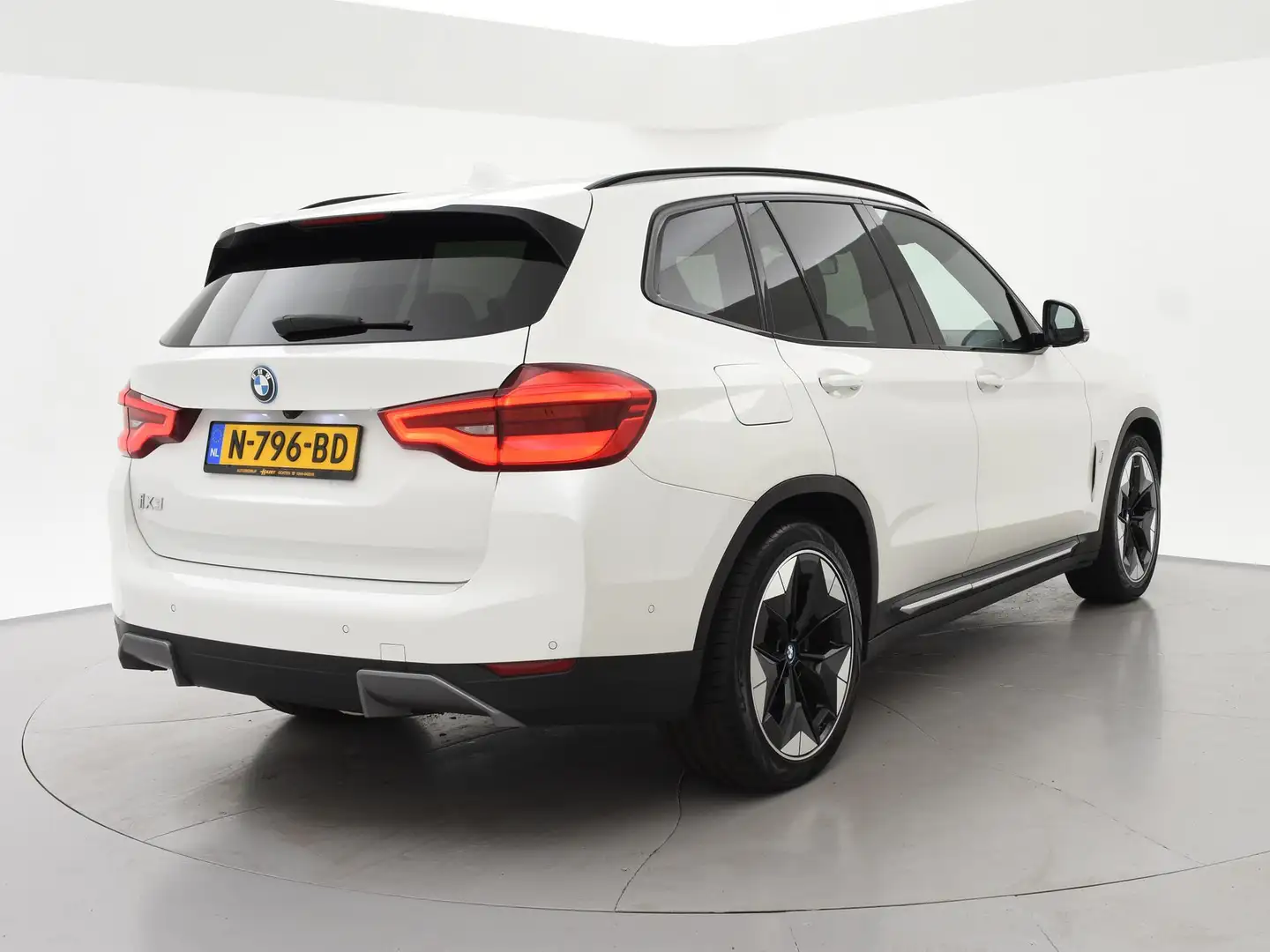 BMW iX3 HIGH EXECUTIVE 80 kWh + HEAD-UP | PANORAMA | ELEK. Wit - 2