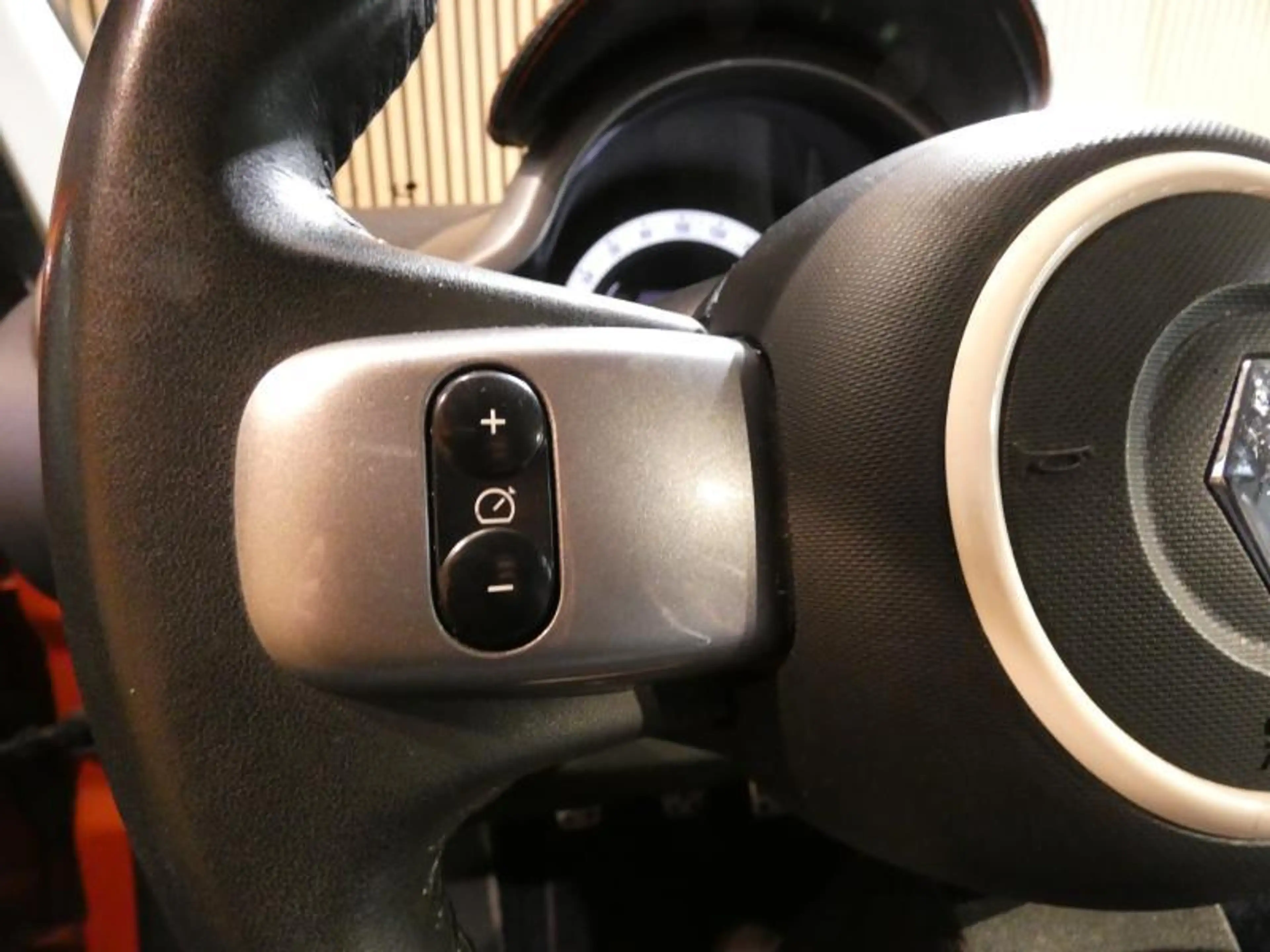 Renault Twingo GT — photo 14