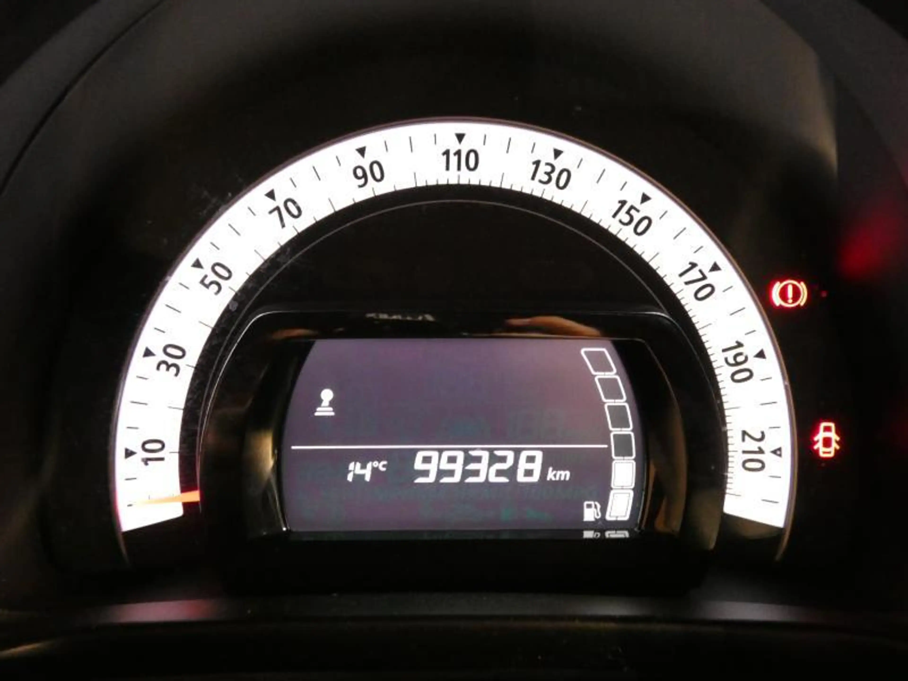Renault Twingo GT — photo 11