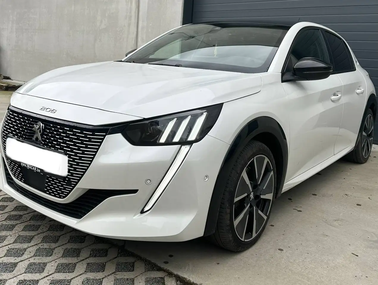 Peugeot e-208