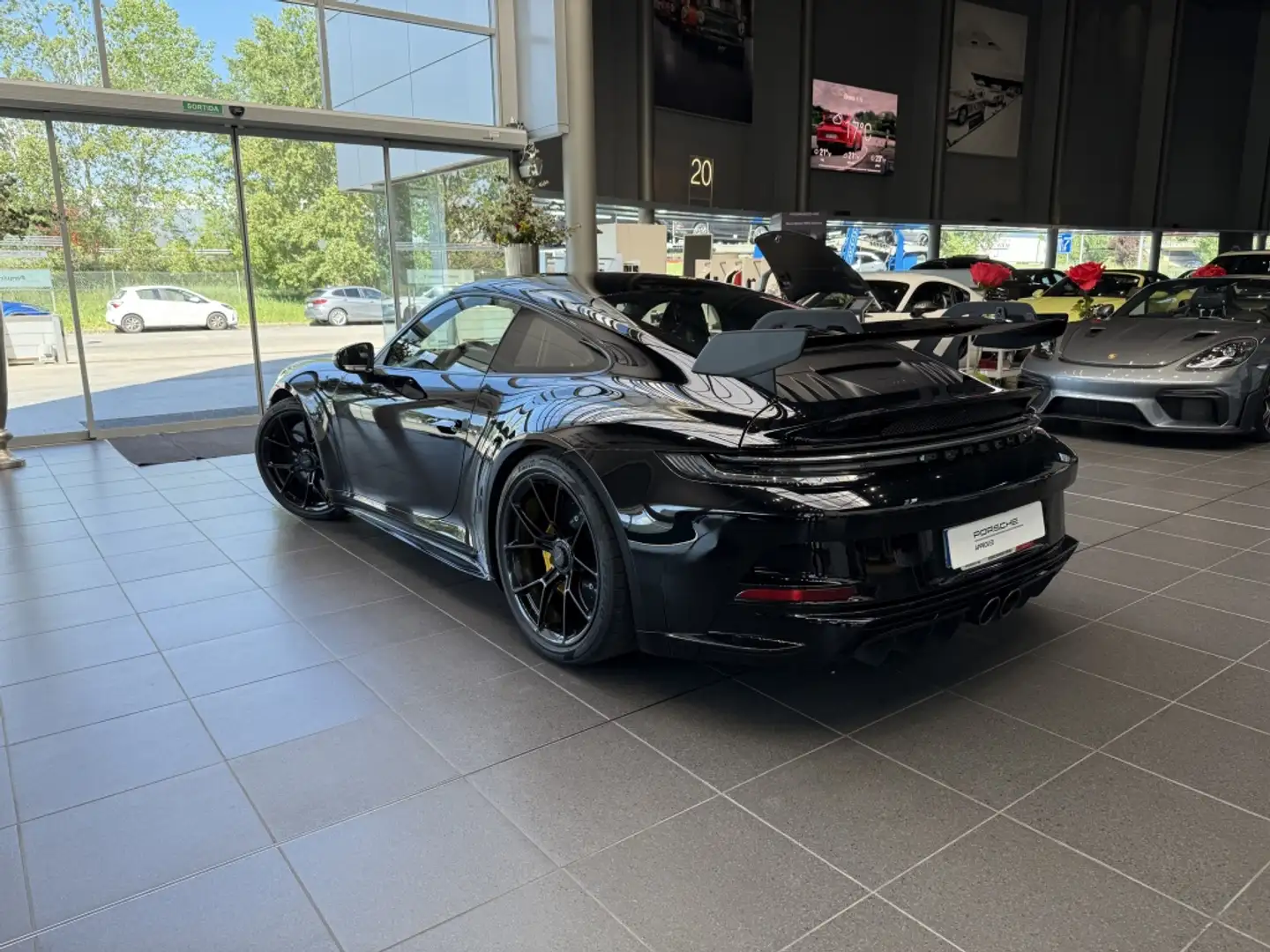Porsche 992 GT3 PDK Schwarz - 2