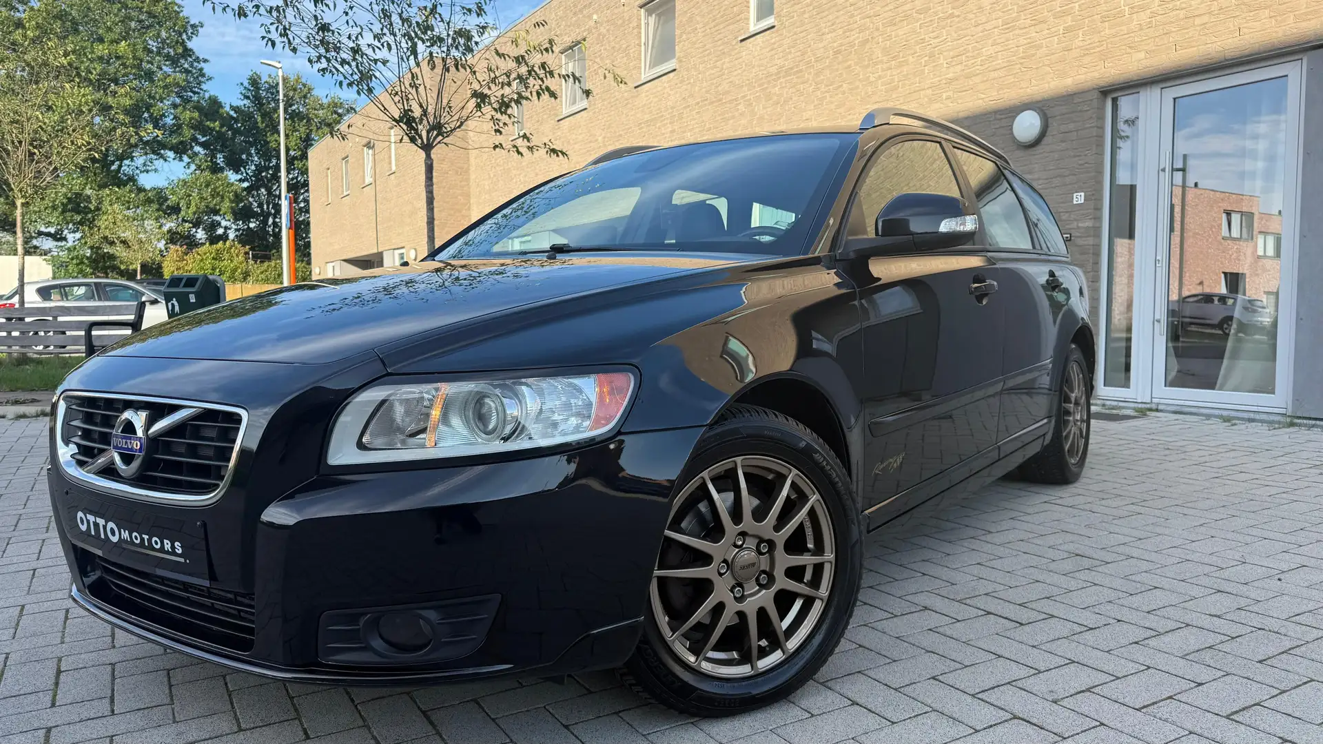 Volvo V50 V50 DPF DRIVe Momentum | Navi | Leder | Garantie Чорний - 2
