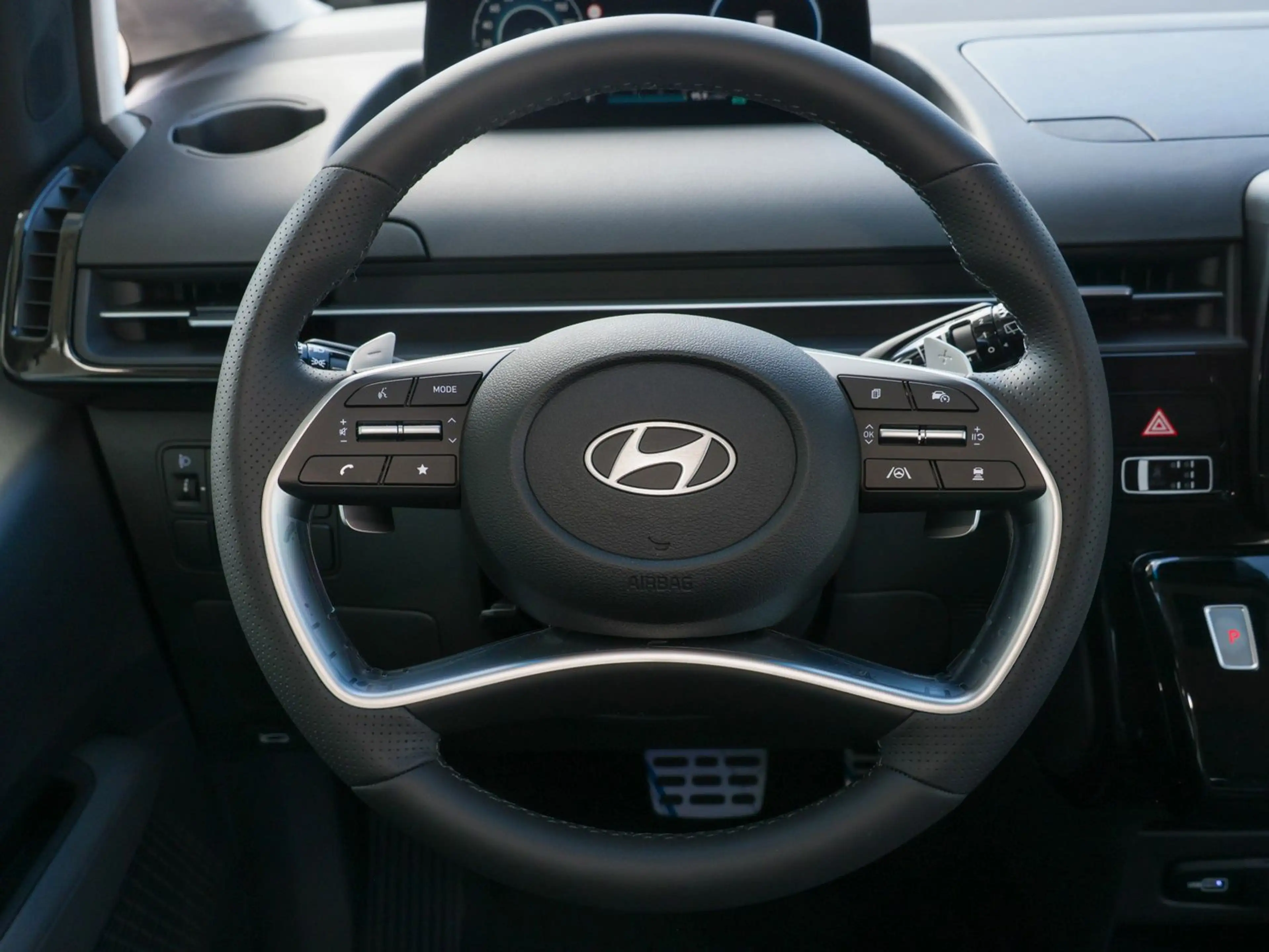 Hyundai STARIA Signature Hybrid 2WD — photo 6