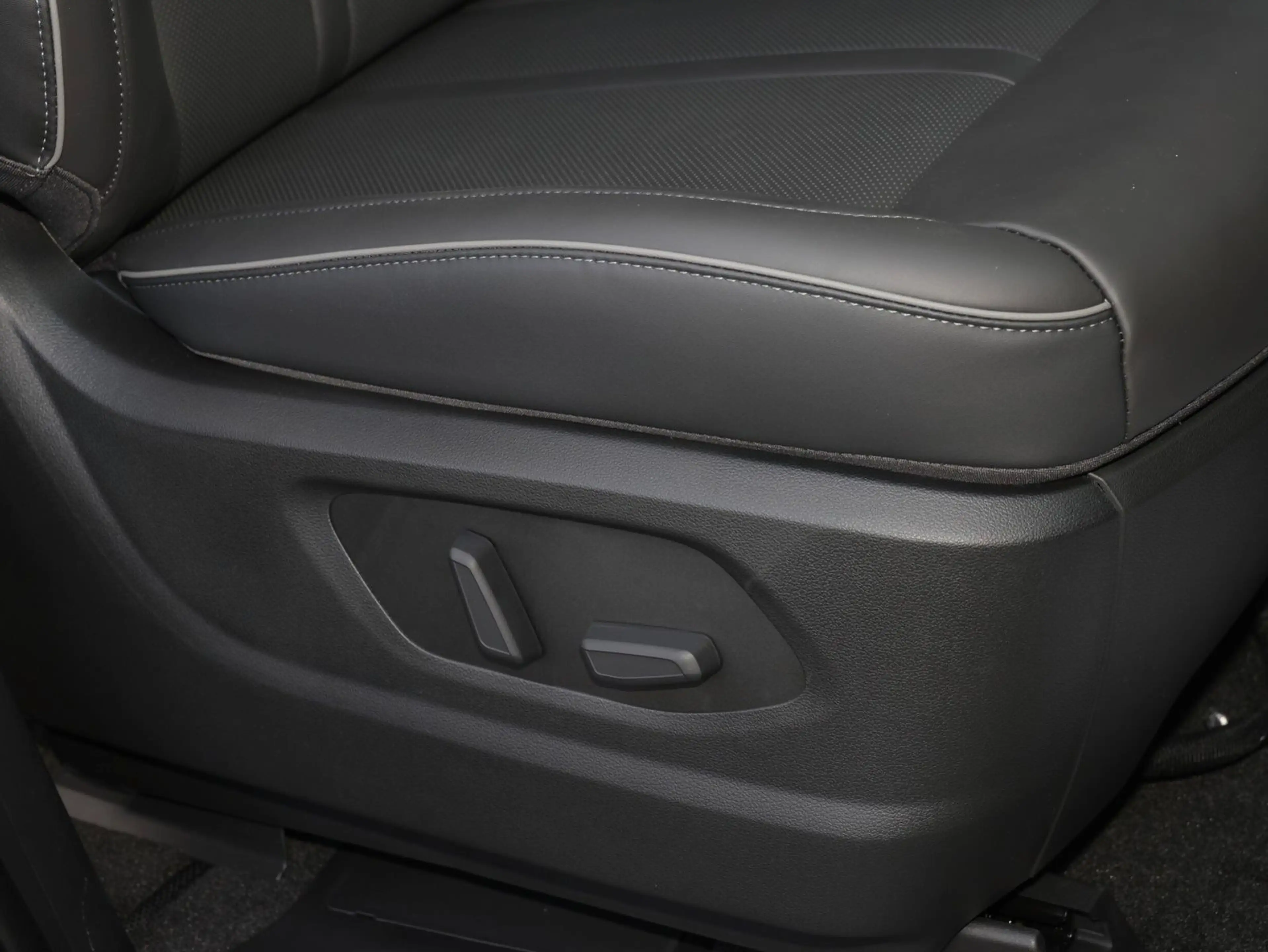 Hyundai STARIA Signature Hybrid 2WD — photo 12