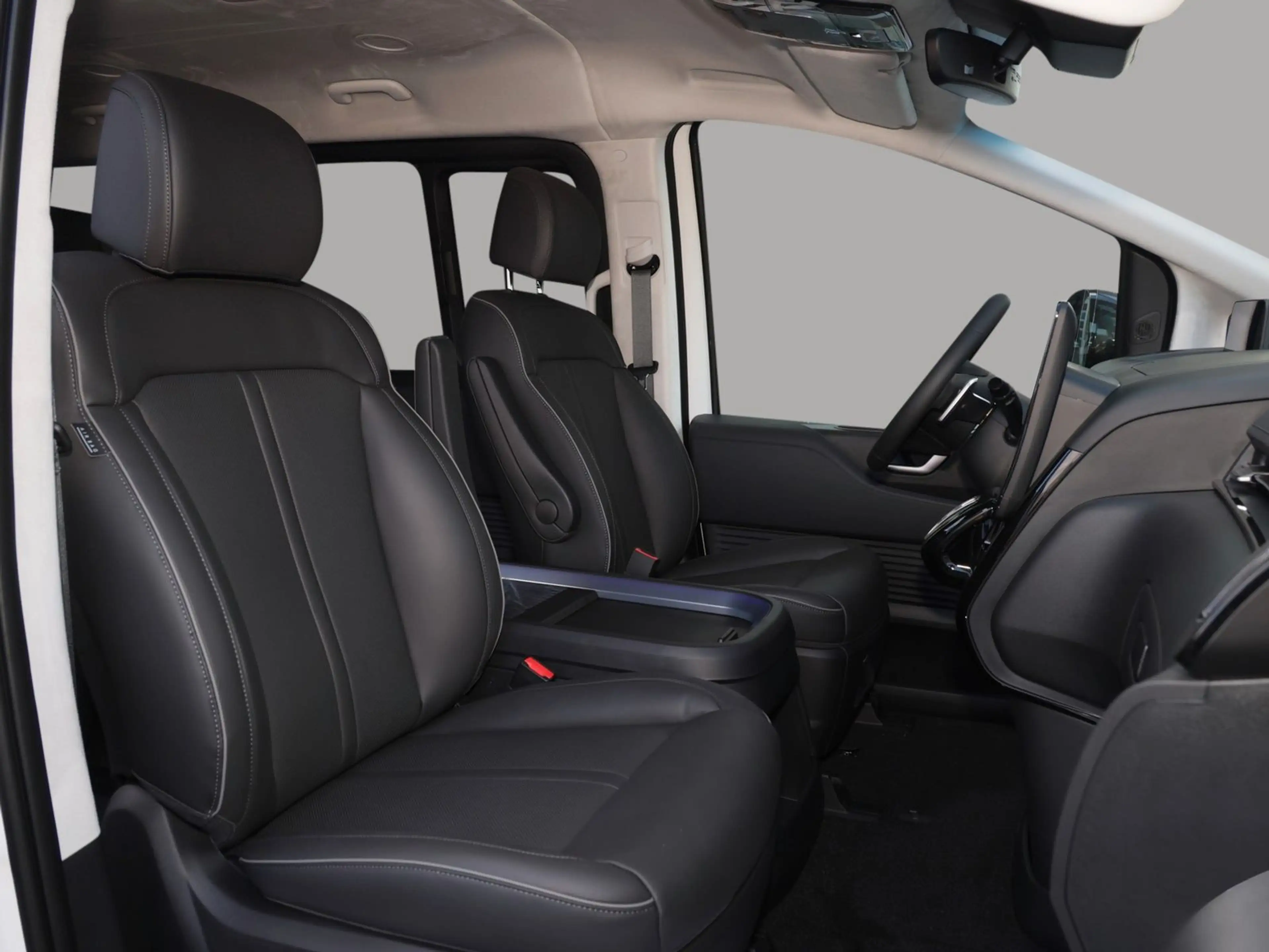 Hyundai STARIA Signature Hybrid 2WD — photo 10