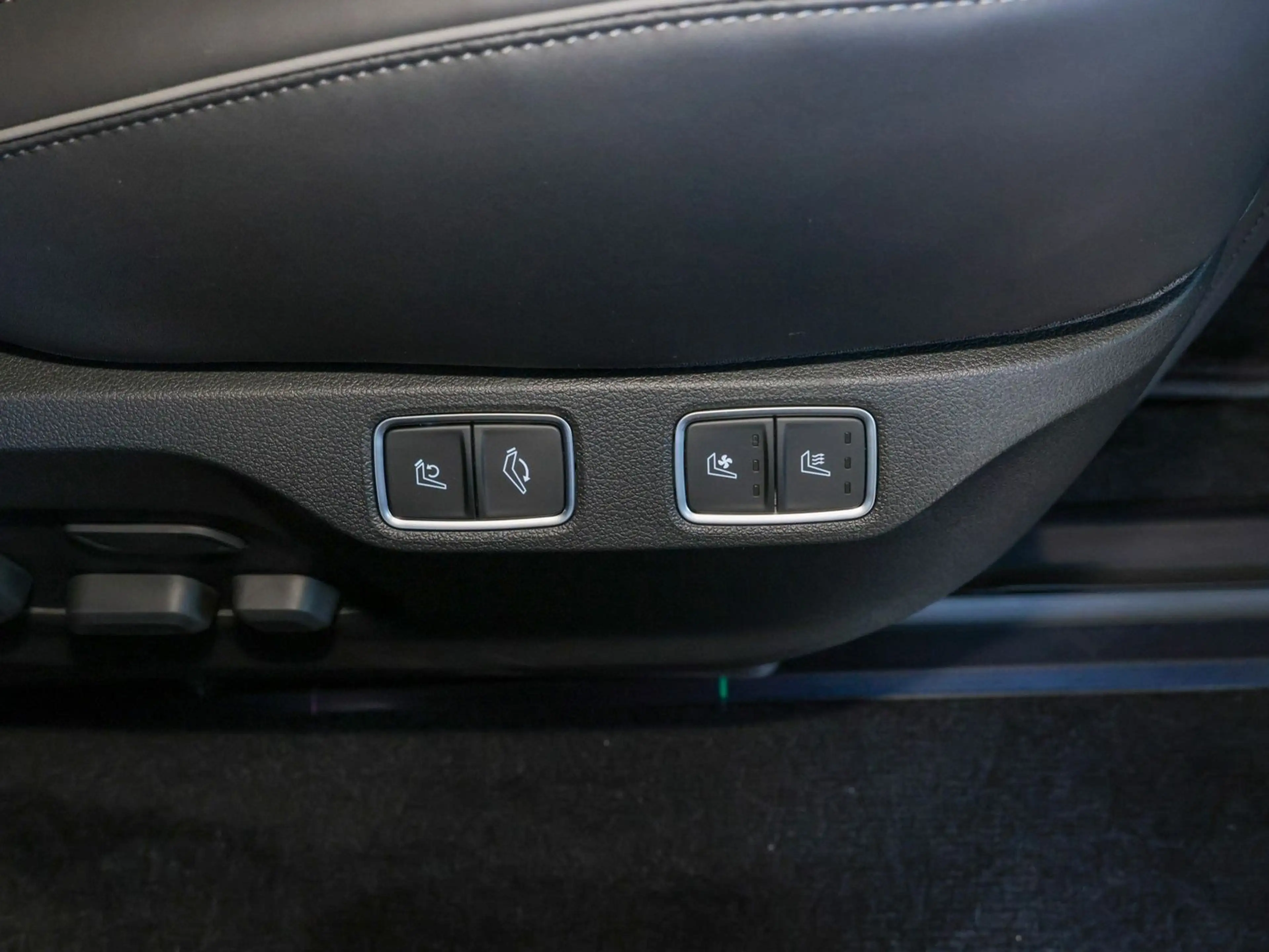 Hyundai STARIA Signature Hybrid 2WD — photo 15